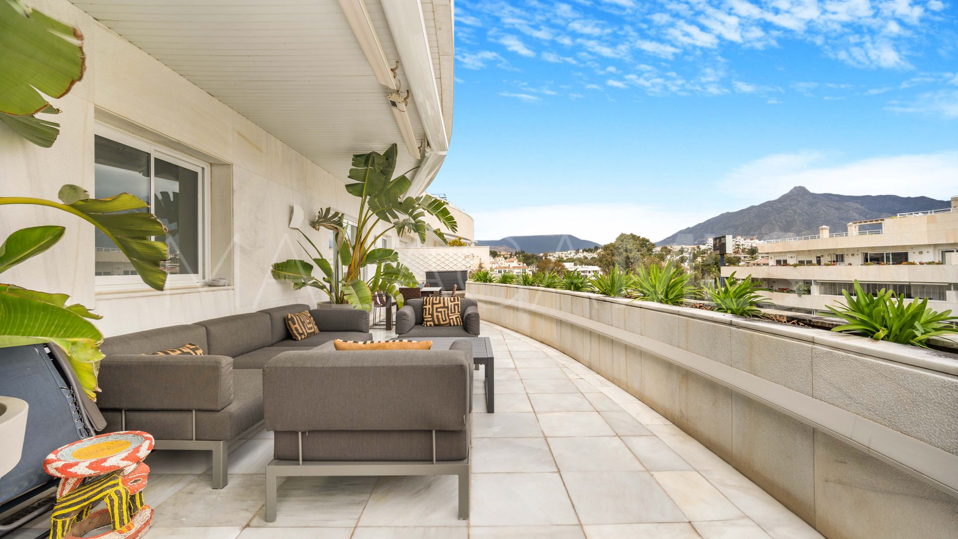 Duplex penthouse for sale in El Embrujo Banús