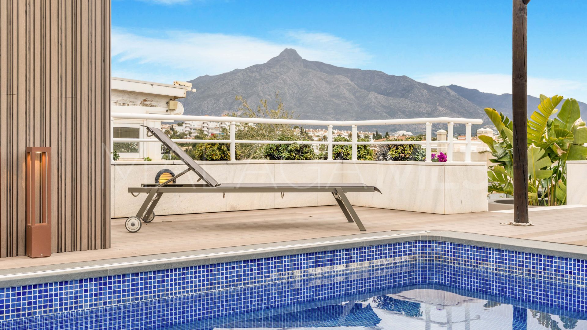 Duplex penthouse for sale in El Embrujo Banús