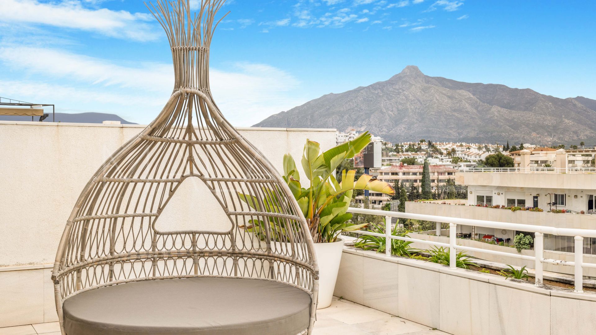 Duplex penthouse for sale in El Embrujo Banús