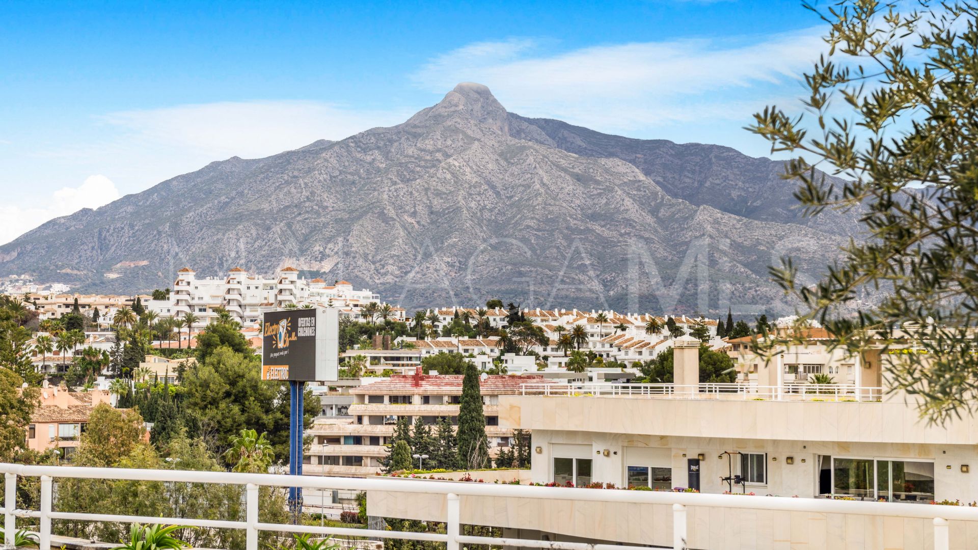 El Embrujo Banús duplex penthouse for sale