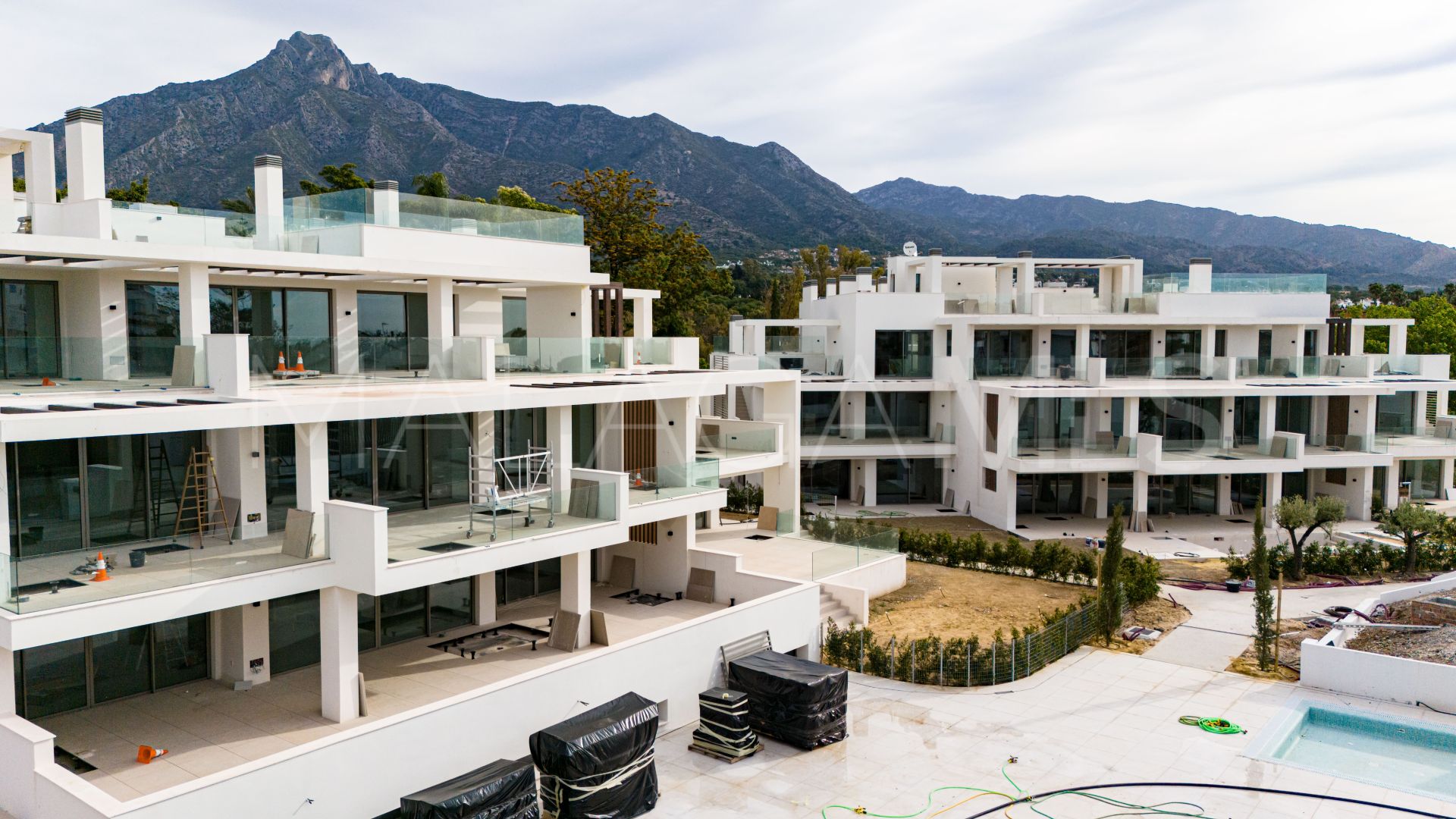 Duplex penthouse for sale in Señorio de Marbella