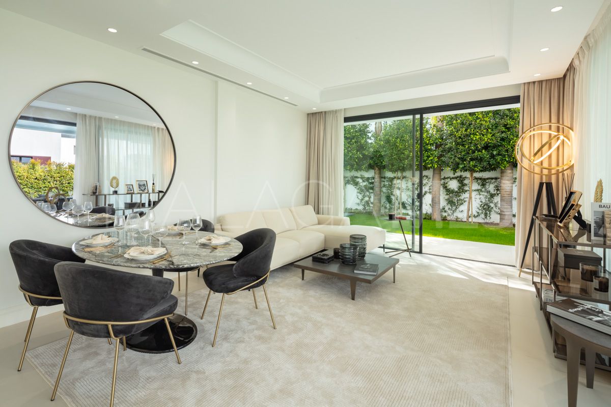 Villa for sale in Rio Verde Playa