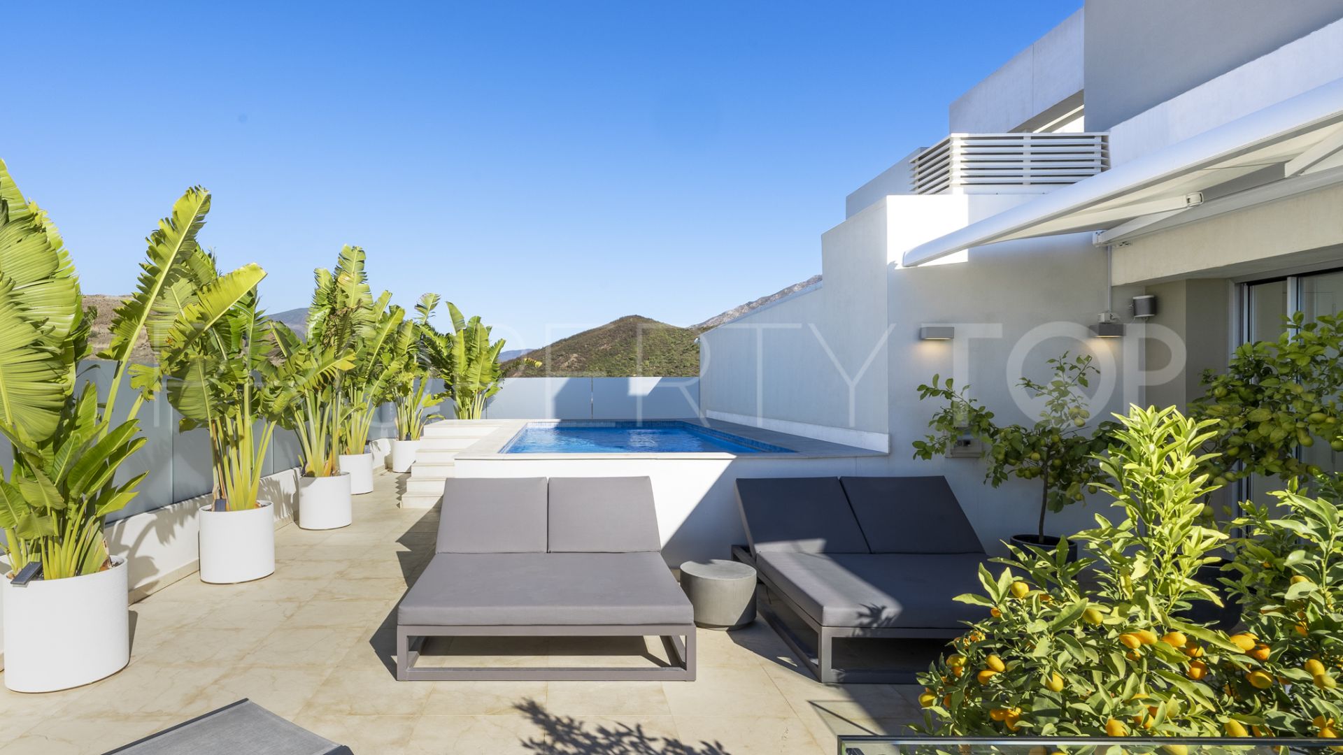 Buy duplex penthouse in La Morelia de Marbella