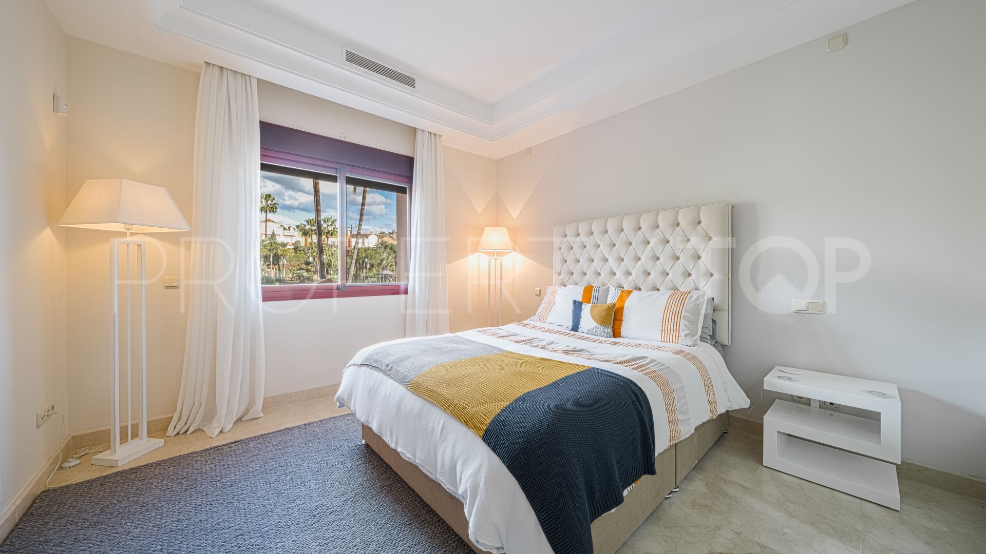 La Alzambra 6 bedrooms semi detached villa for sale