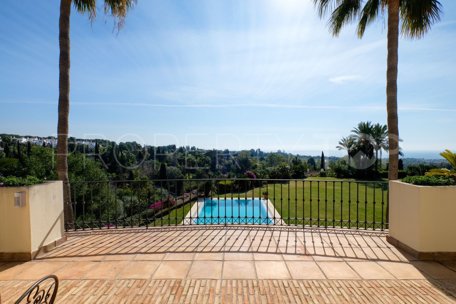 Villa pareada en venta en Marbella Hill Club
