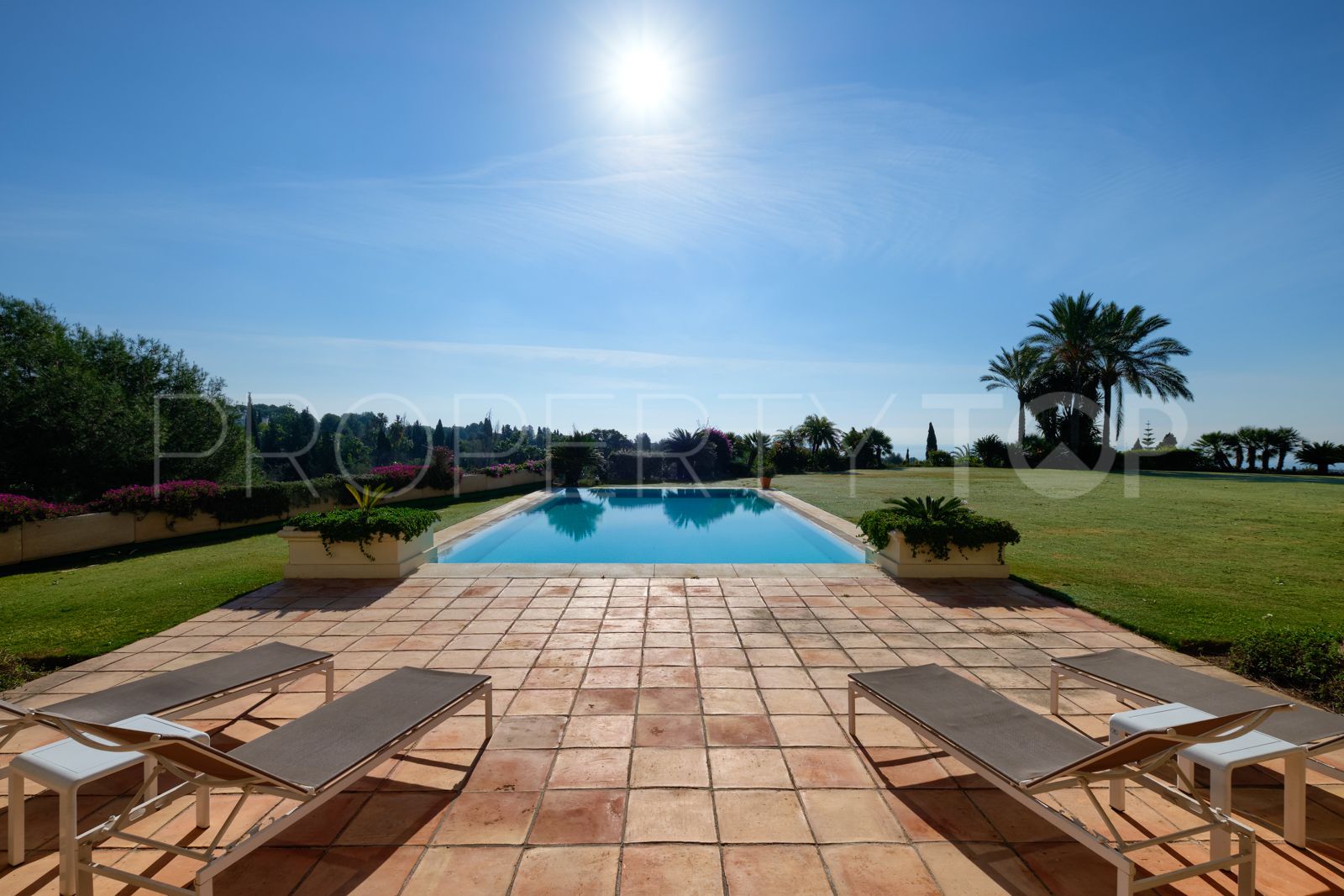 Semi detached villa in Marbella Hill Club for sale