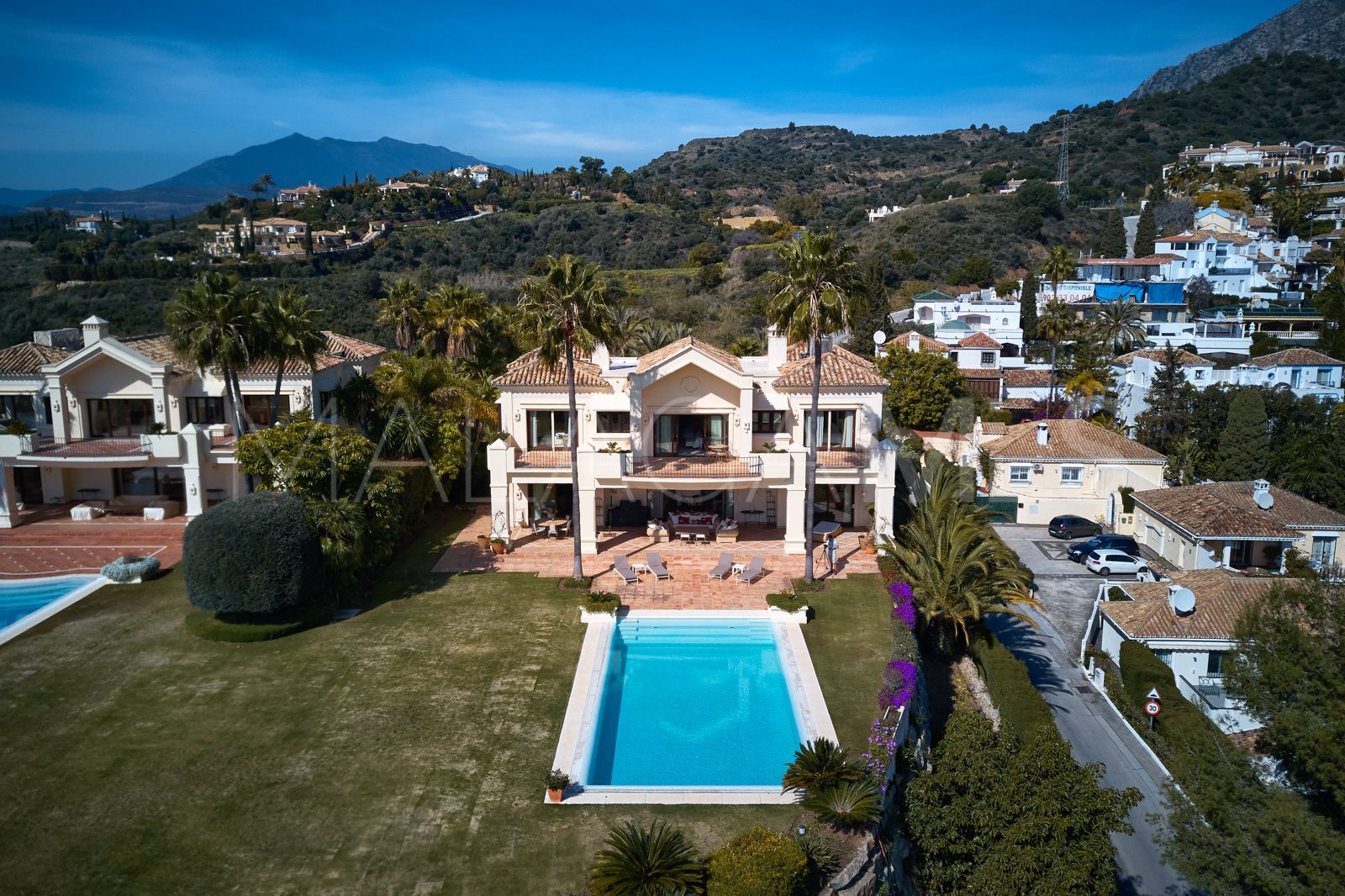 Villa pareada for sale in Marbella Hill Club