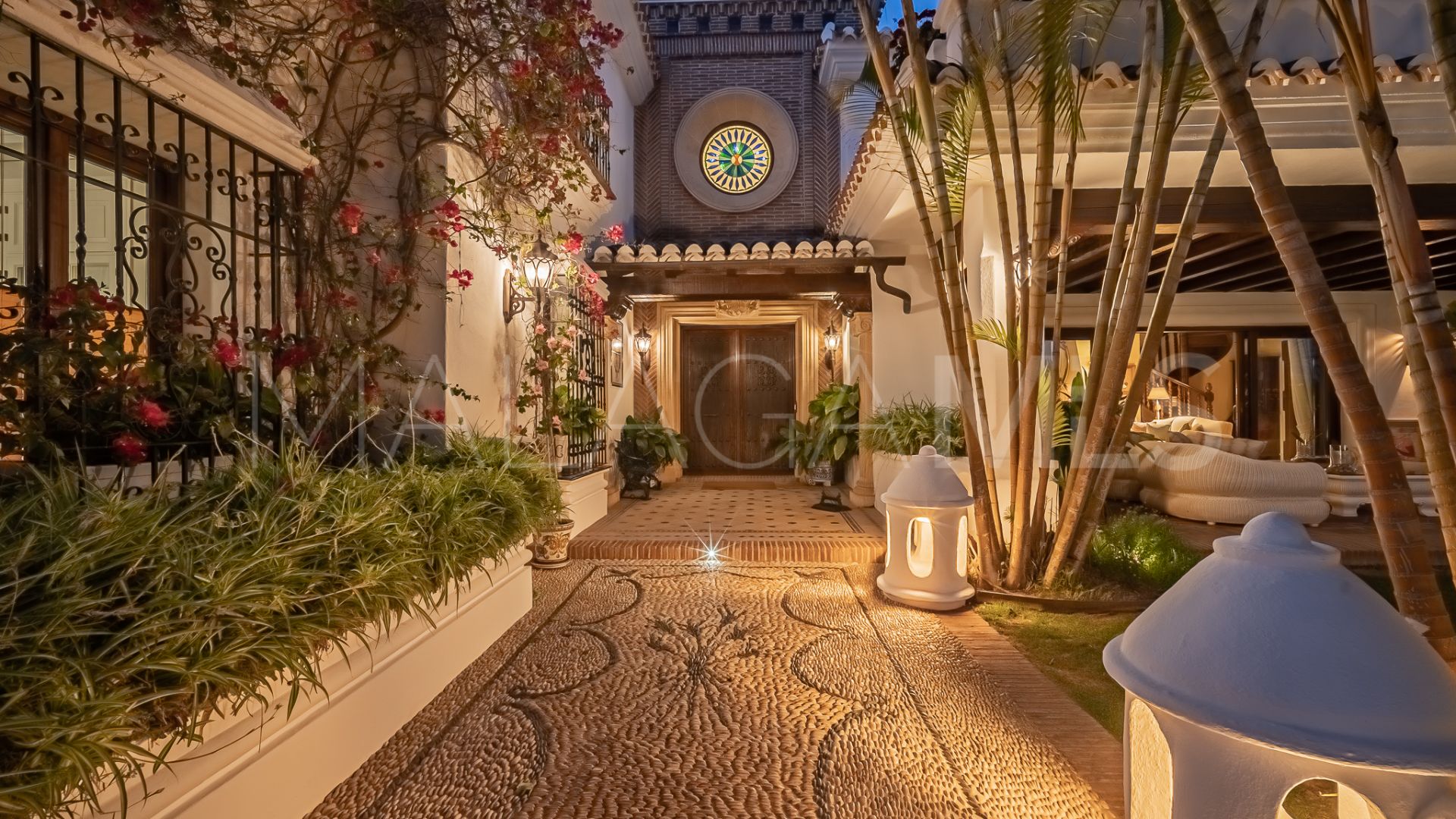 Villa for sale in Bahia de Marbella