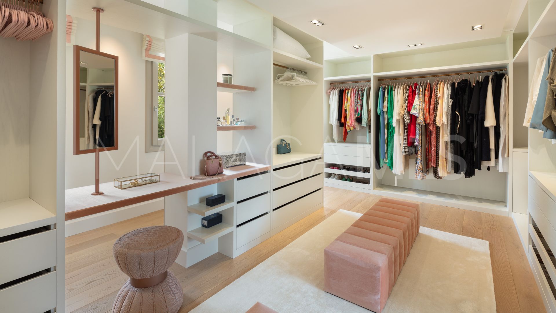 Herrenhaus for sale in Aloha