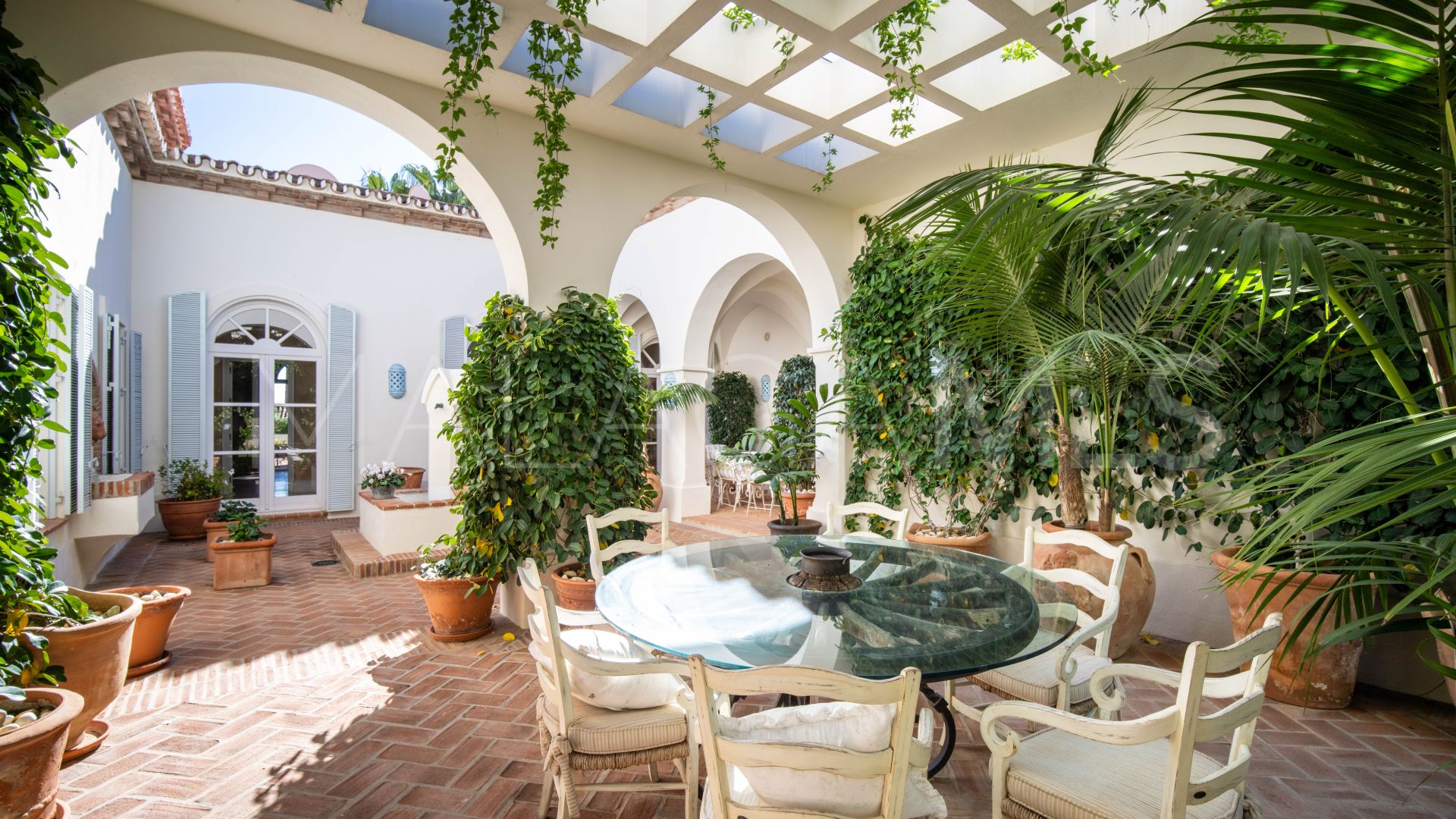 Villa for sale in Altos Reales