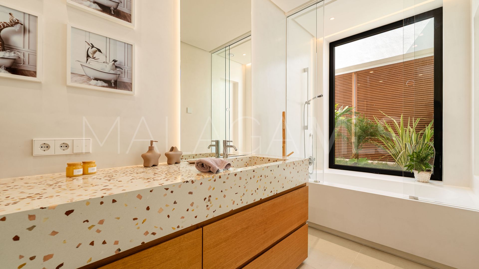 Villa for sale in Guadalmina Alta