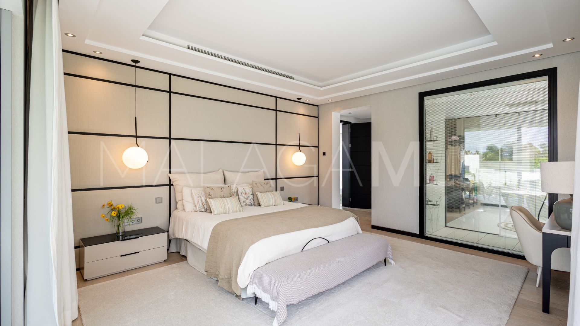 Villa for sale in Guadalmina Baja