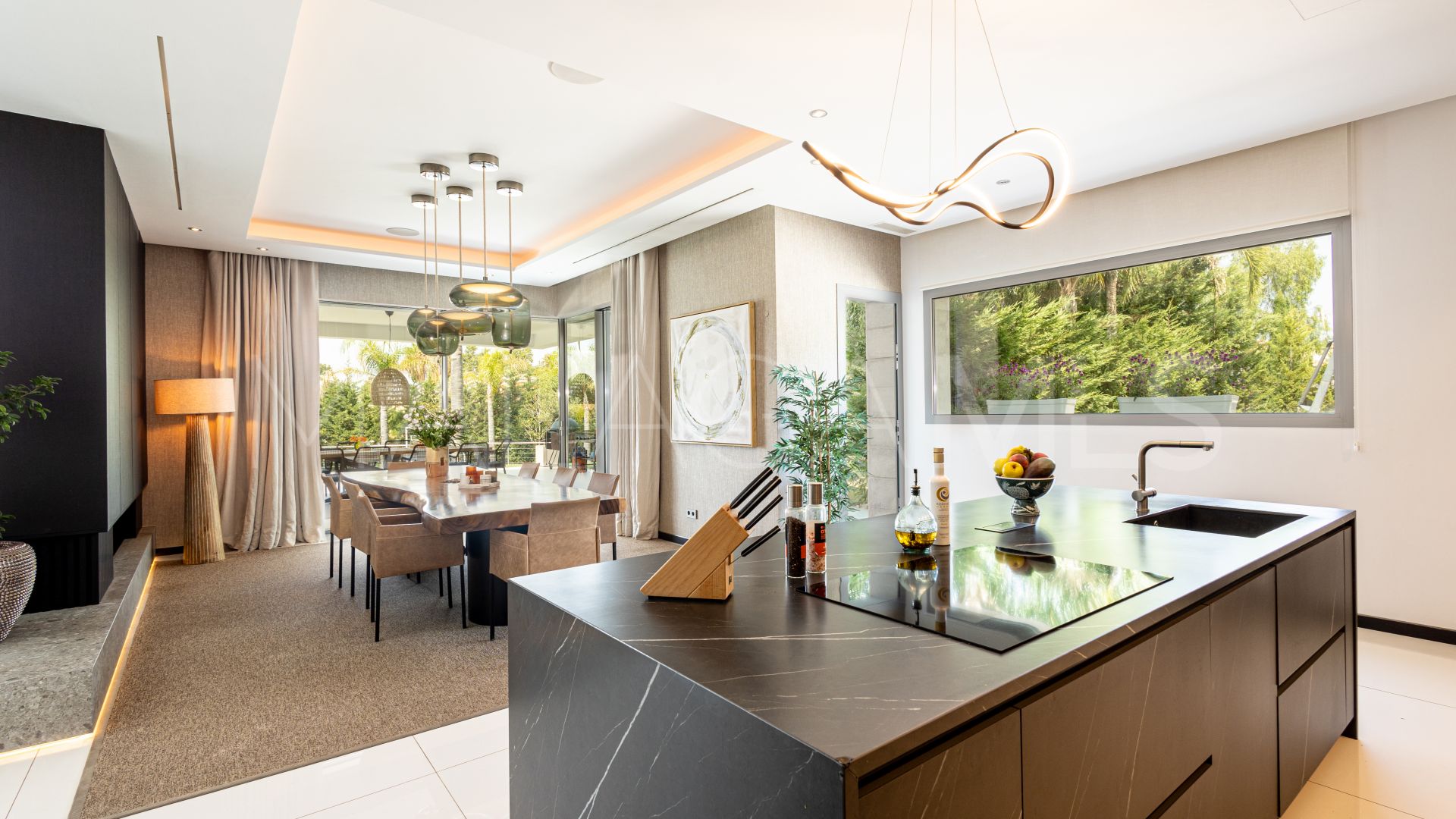 Villa for sale in Guadalmina Baja