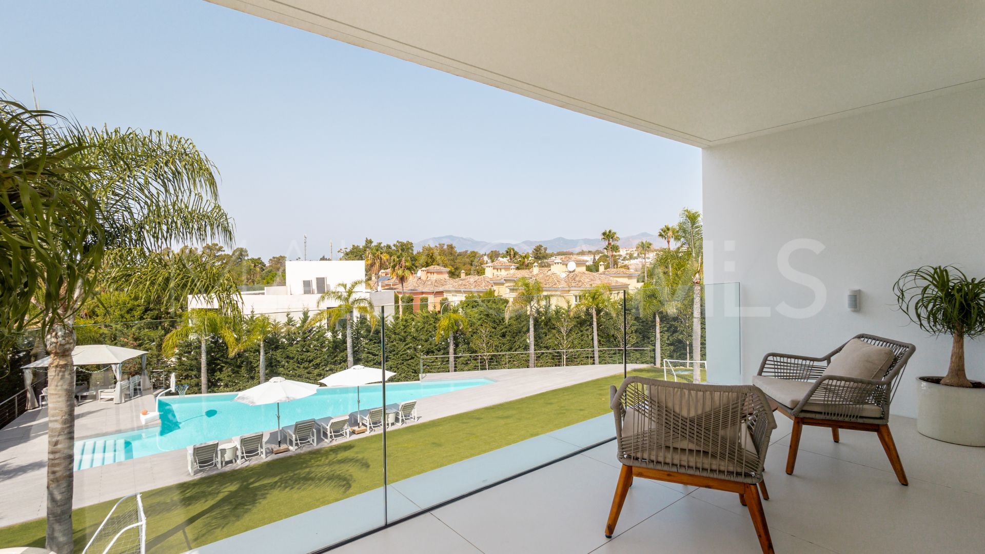 Villa for sale in Guadalmina Baja