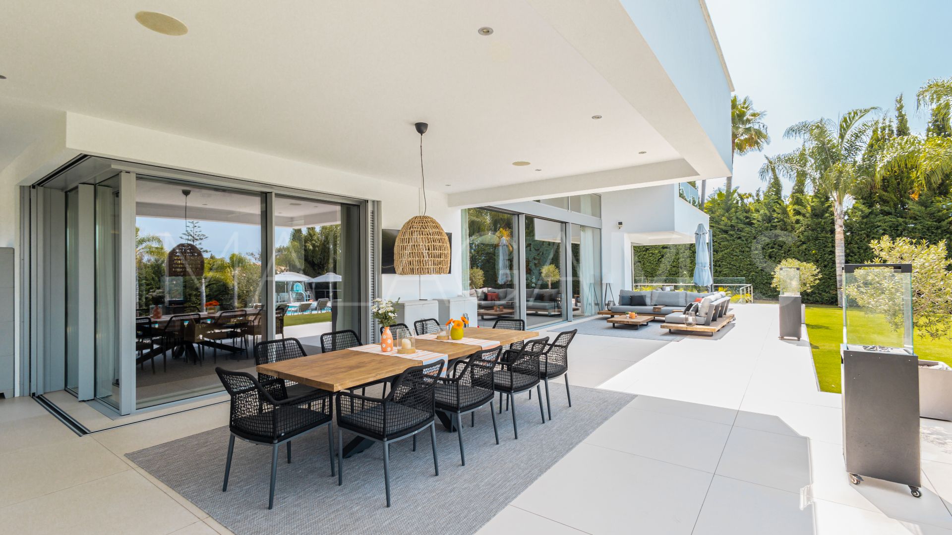 Villa for sale in Guadalmina Baja