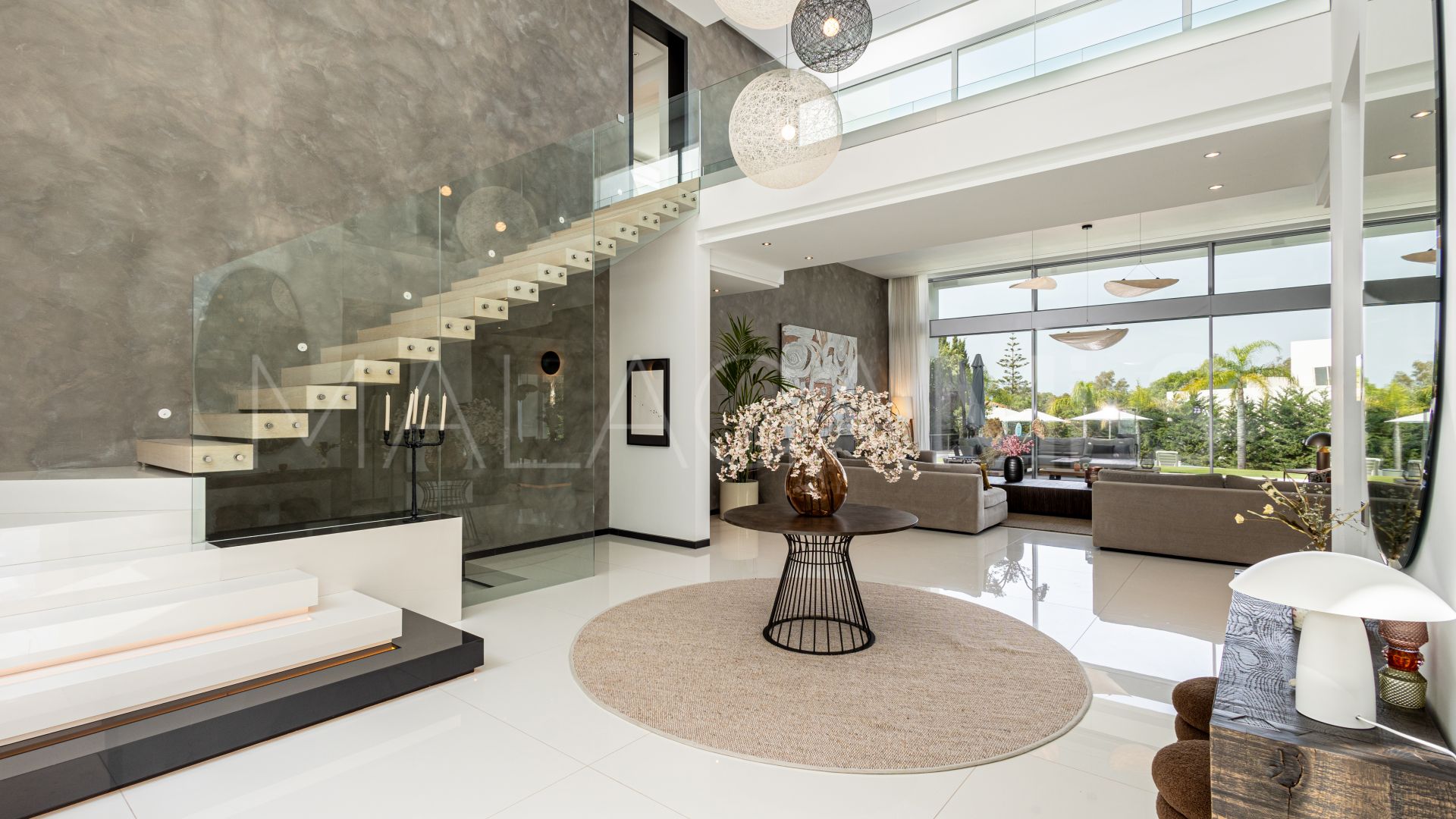 Villa for sale in Guadalmina Baja