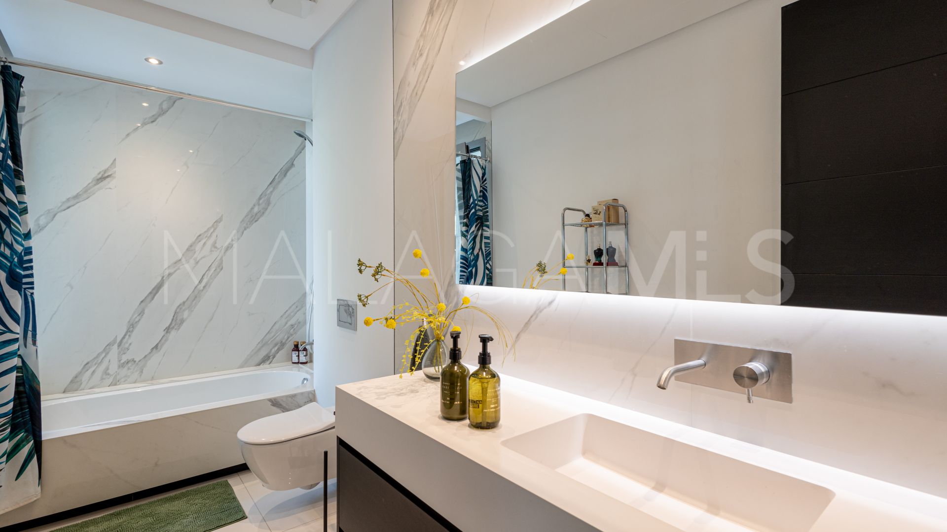 Villa for sale in Guadalmina Baja