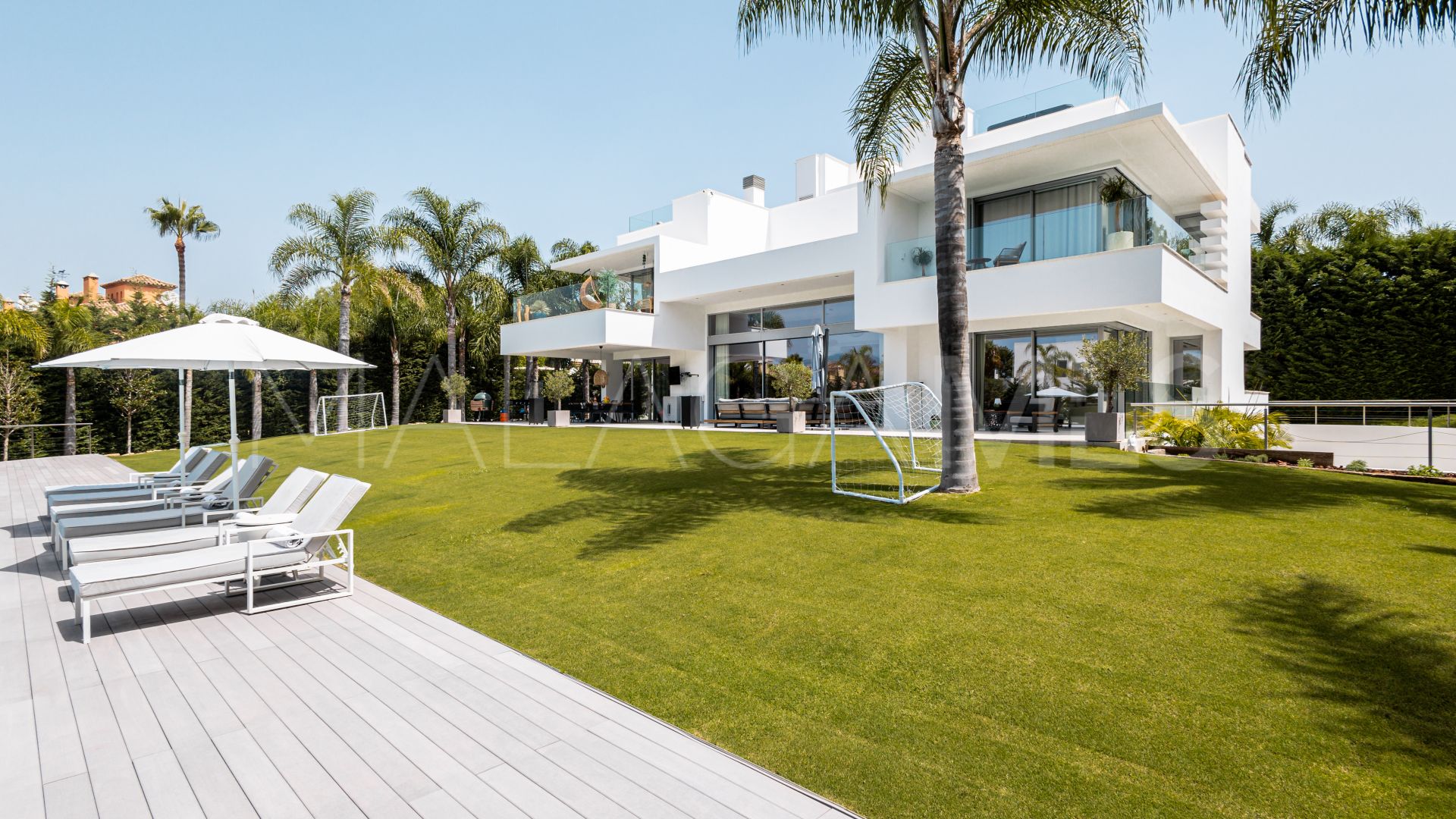 Villa for sale in Guadalmina Baja