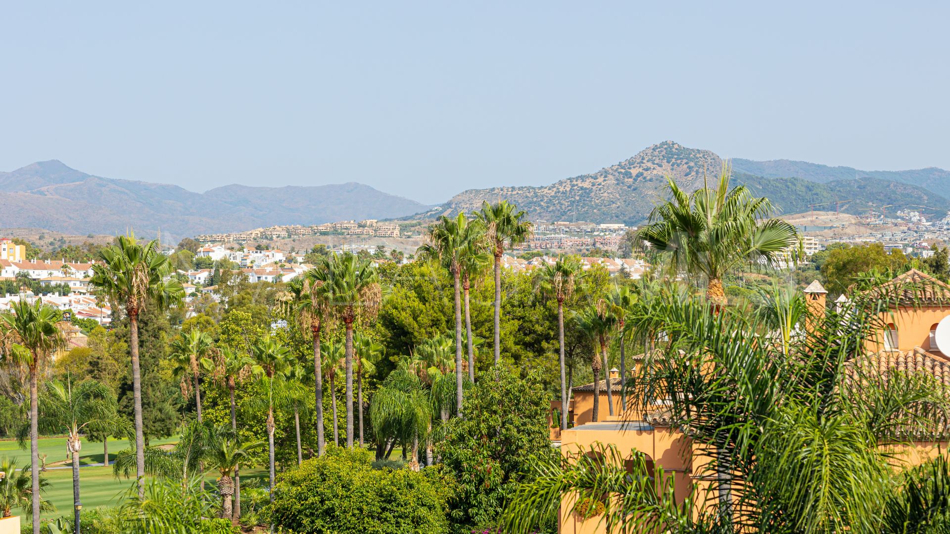 Villa for sale in Guadalmina Baja
