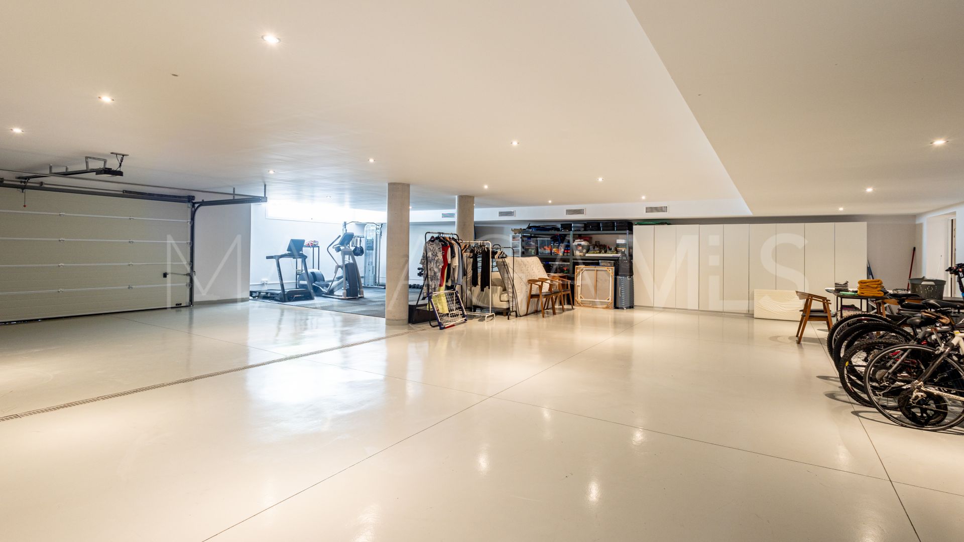 Villa for sale in Guadalmina Baja