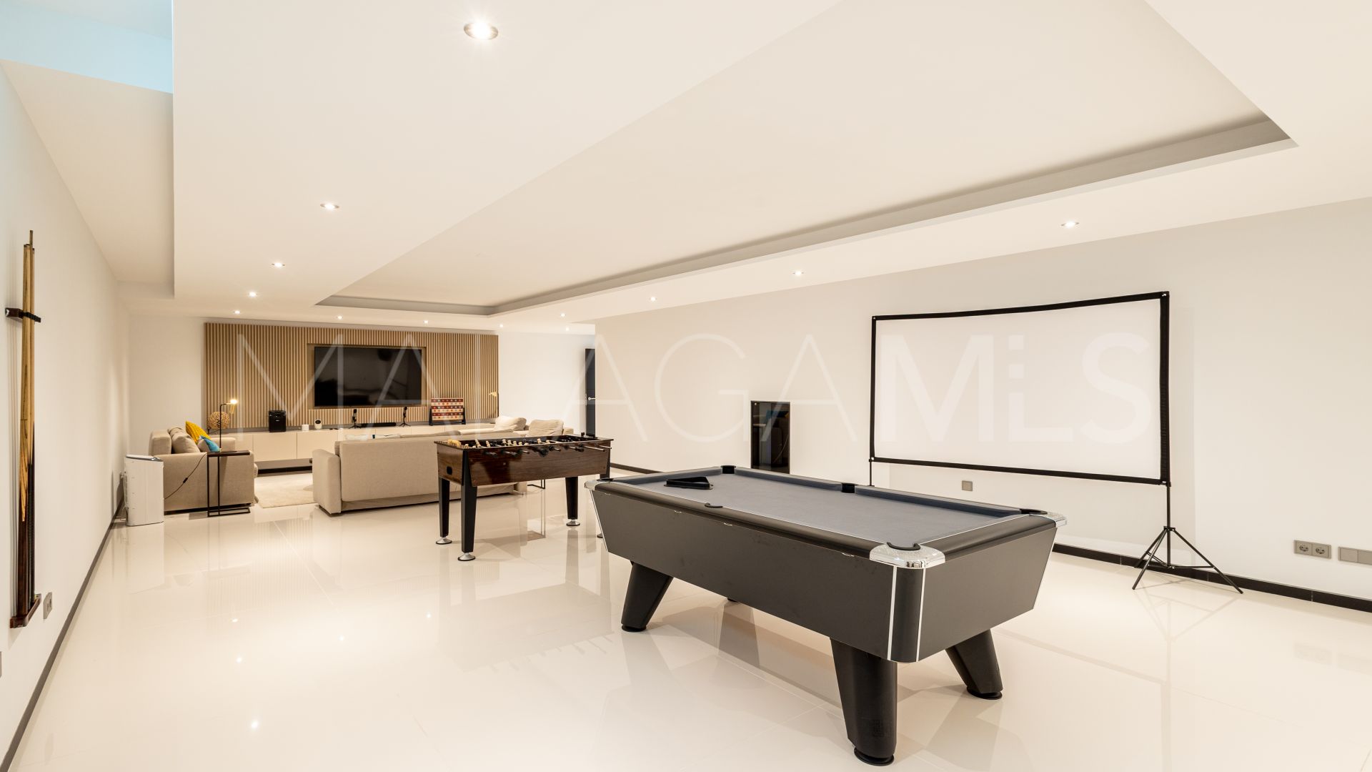 Villa for sale in Guadalmina Baja