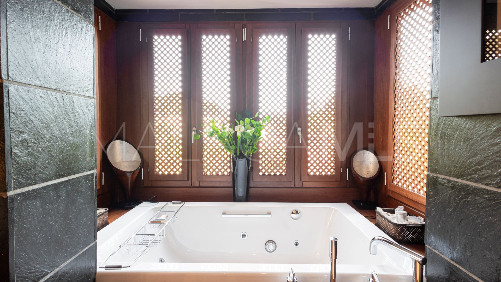 Villa for sale in Los Monteros