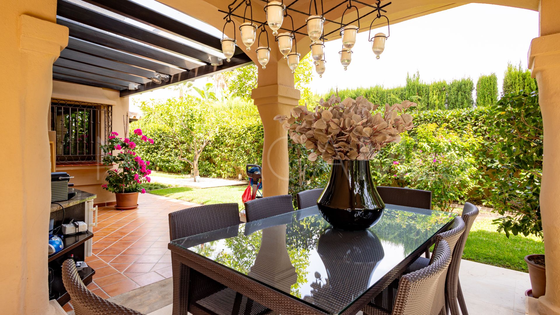 Villa for sale in Los Monteros