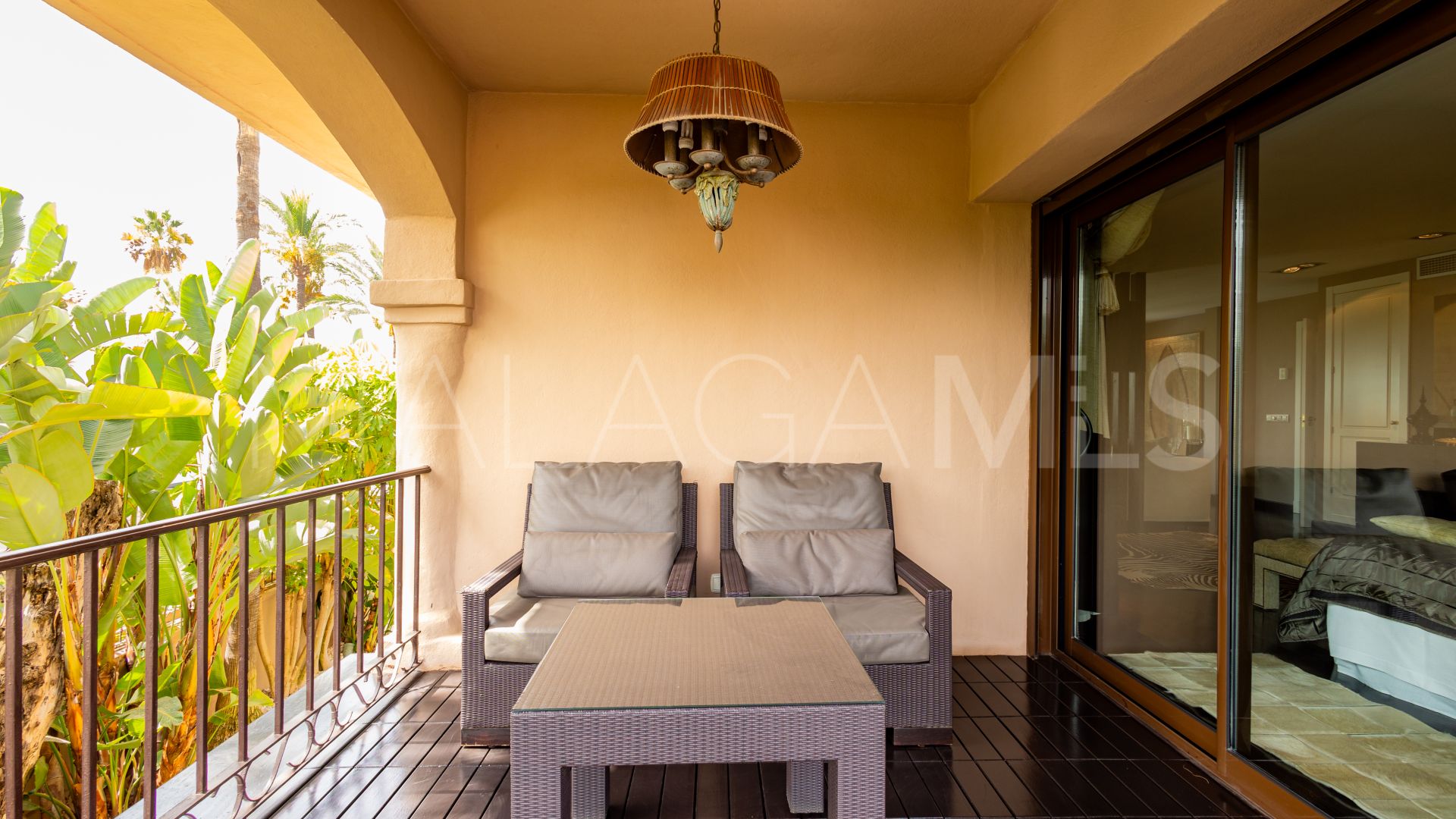 Villa for sale in Los Monteros