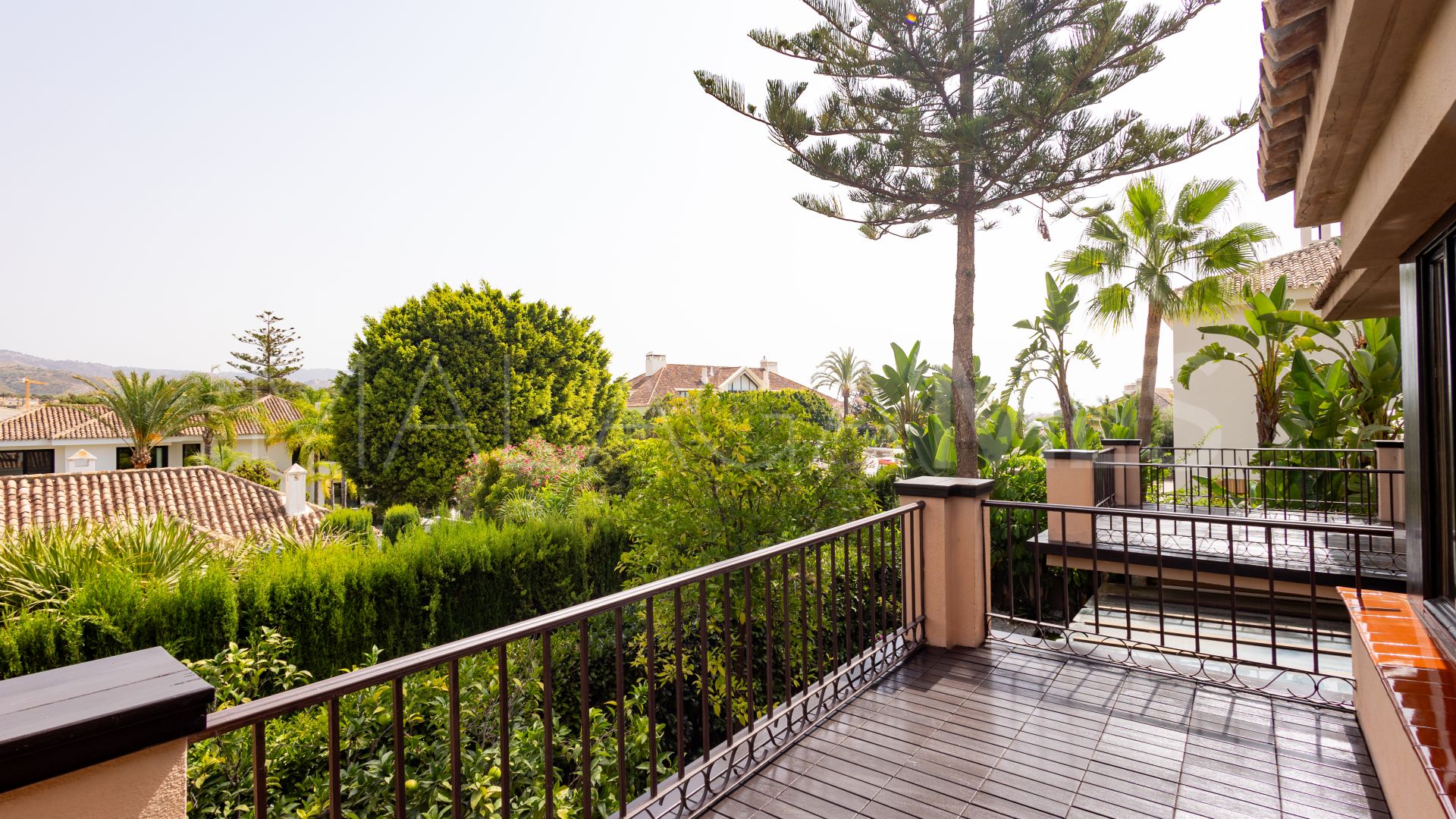 Villa for sale in Los Monteros