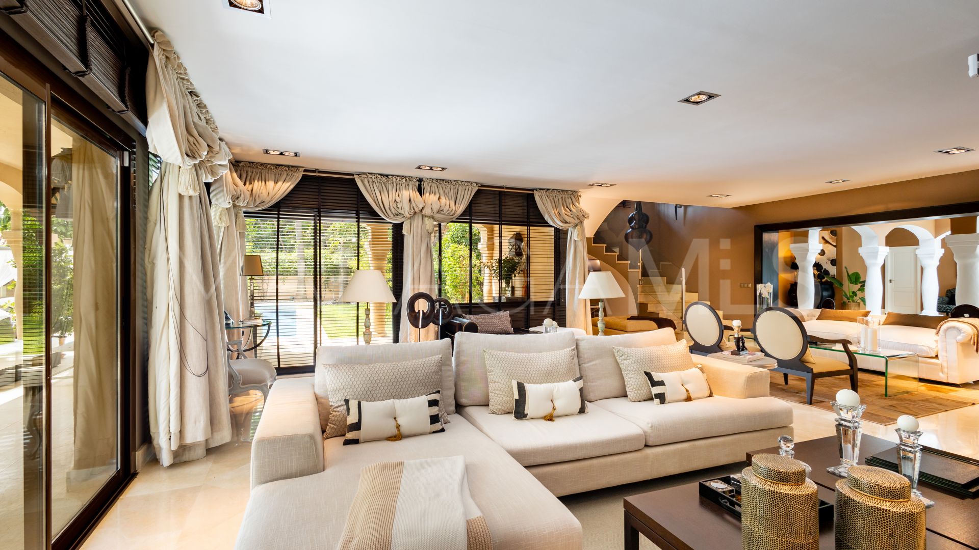 Villa for sale in Los Monteros