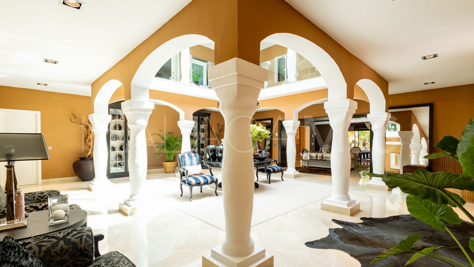 Villa for sale in Los Monteros