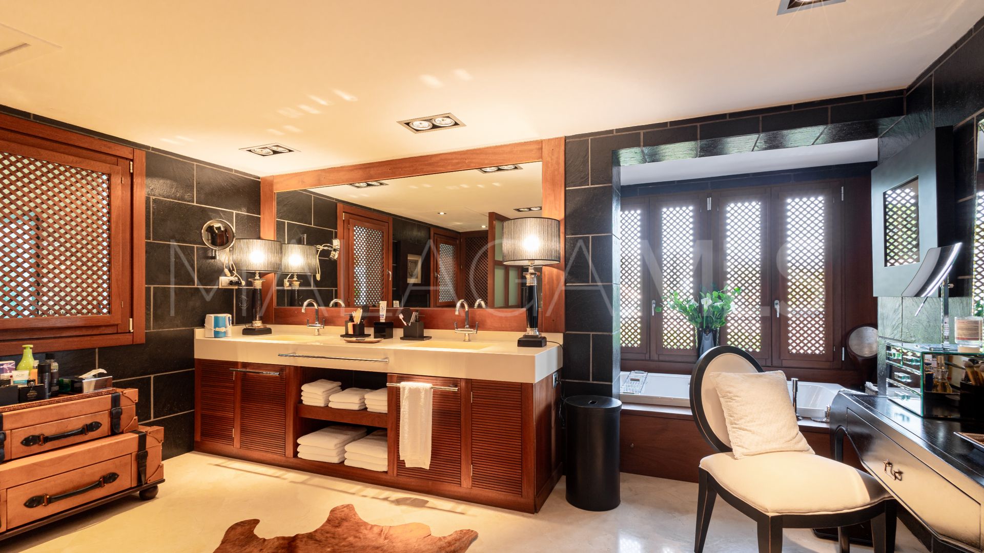 Villa for sale in Los Monteros