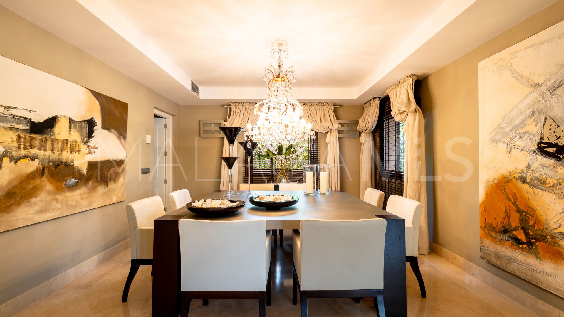 Villa for sale in Los Monteros