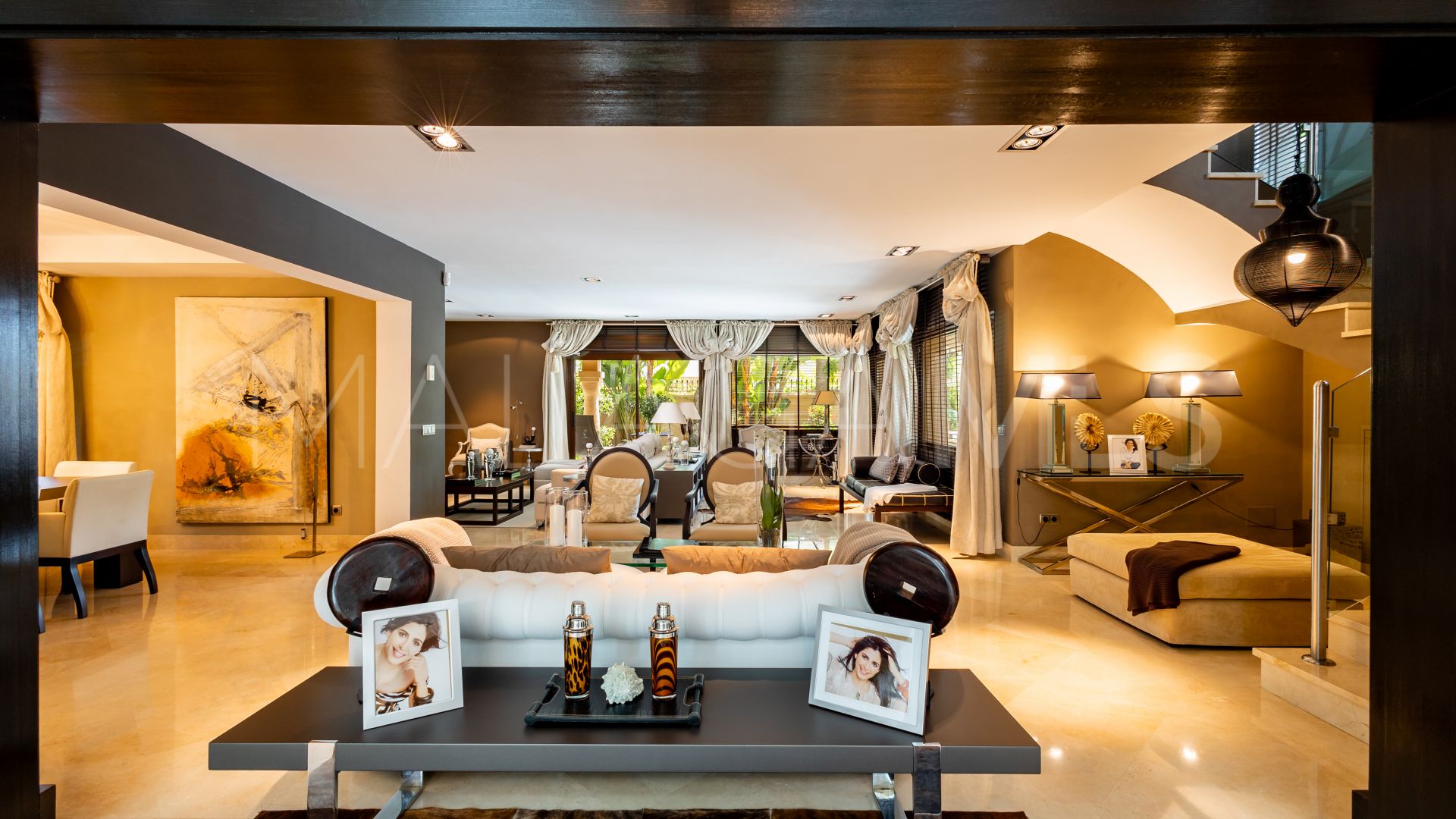 Villa for sale in Los Monteros