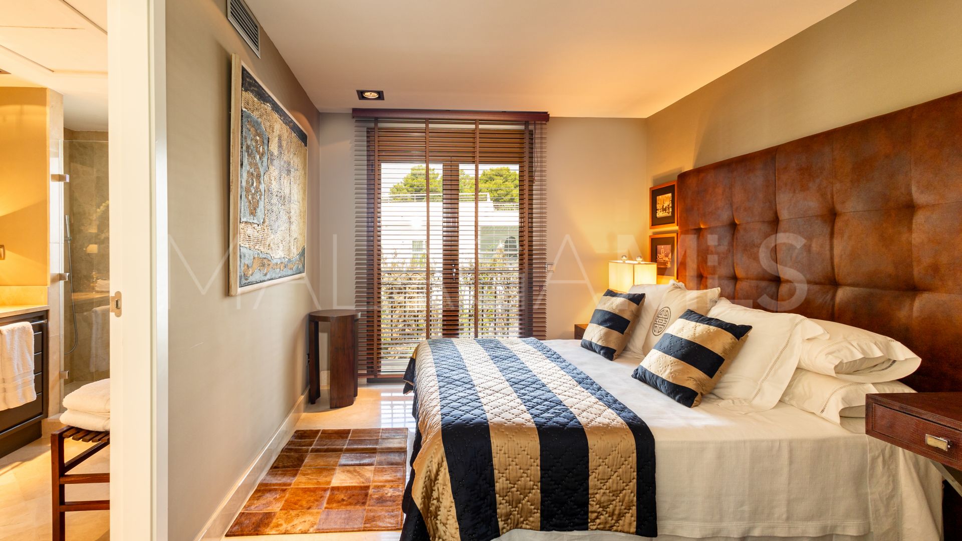 Villa for sale in Los Monteros