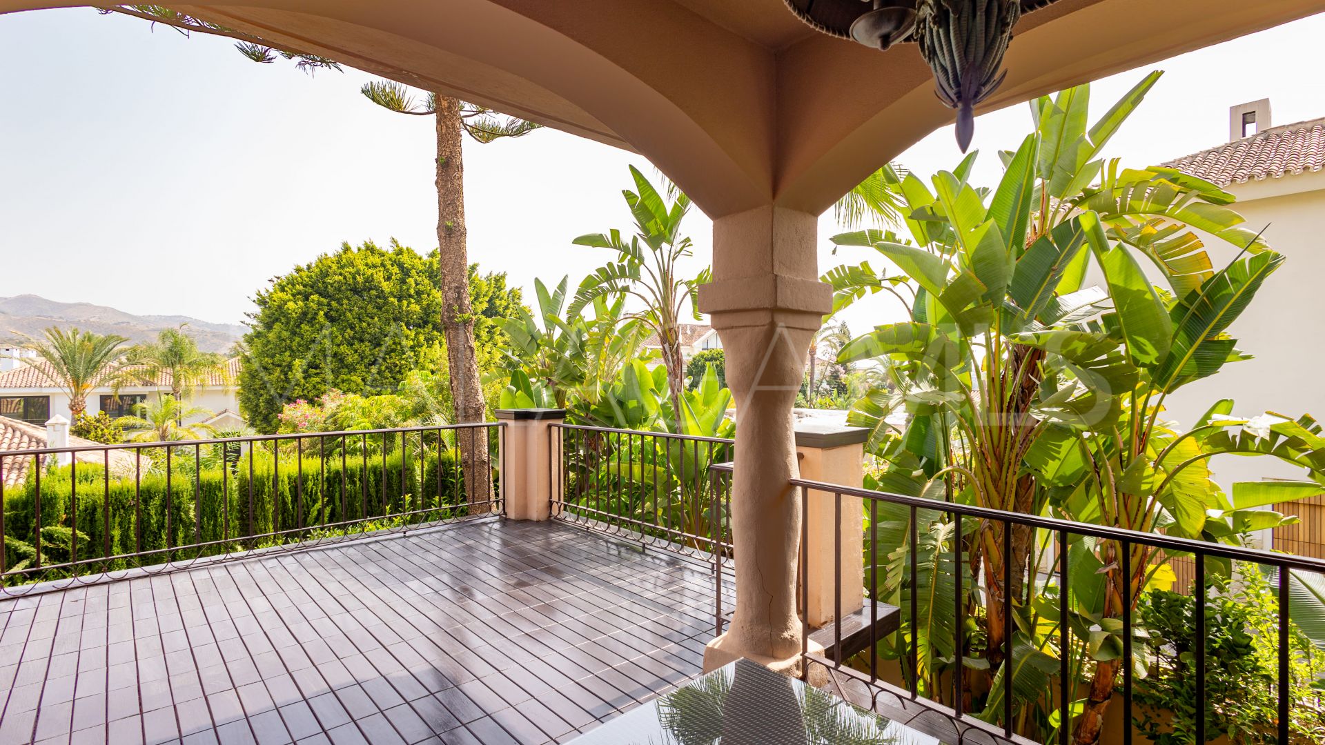 Villa for sale in Los Monteros