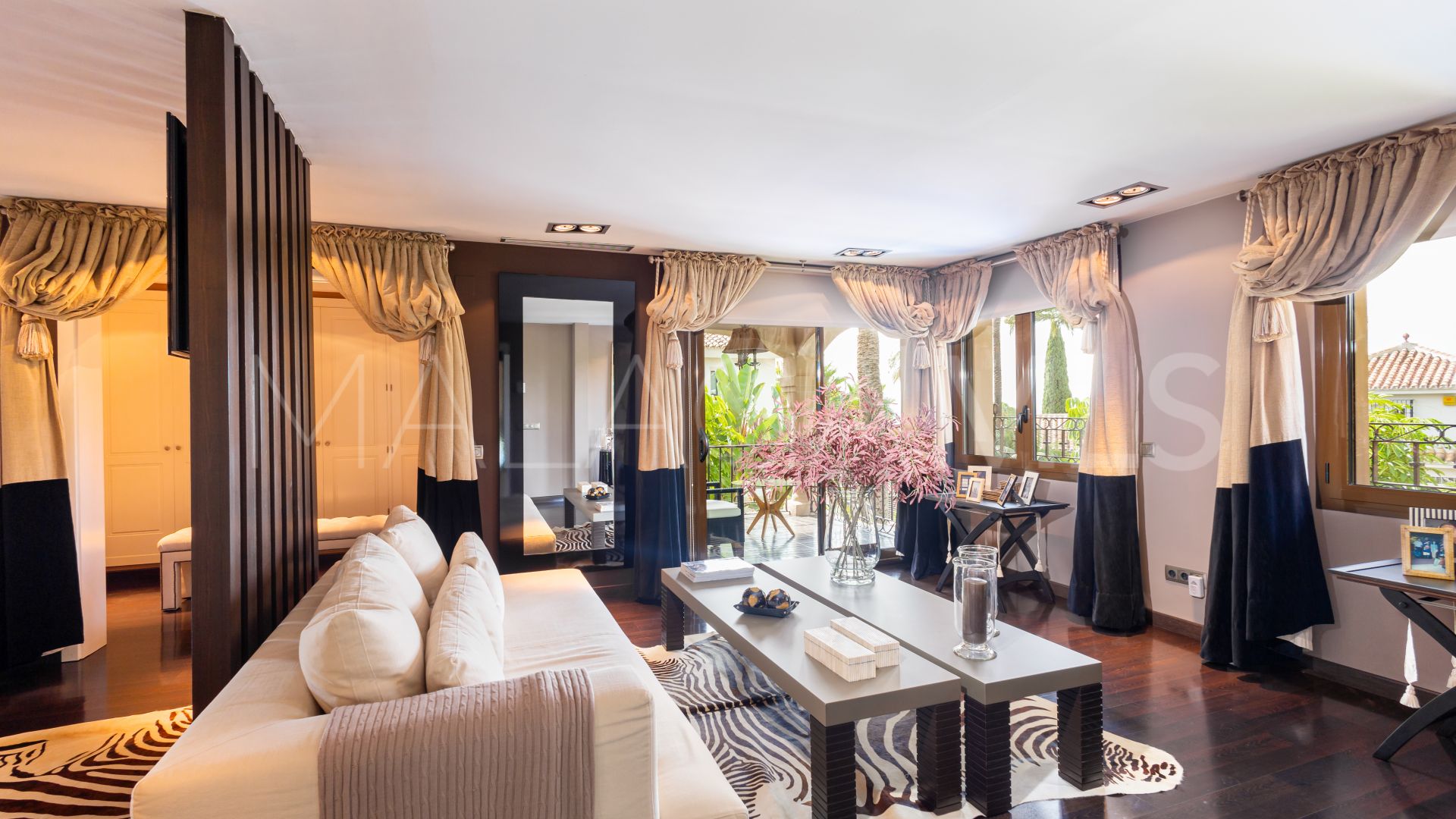 Villa for sale in Los Monteros