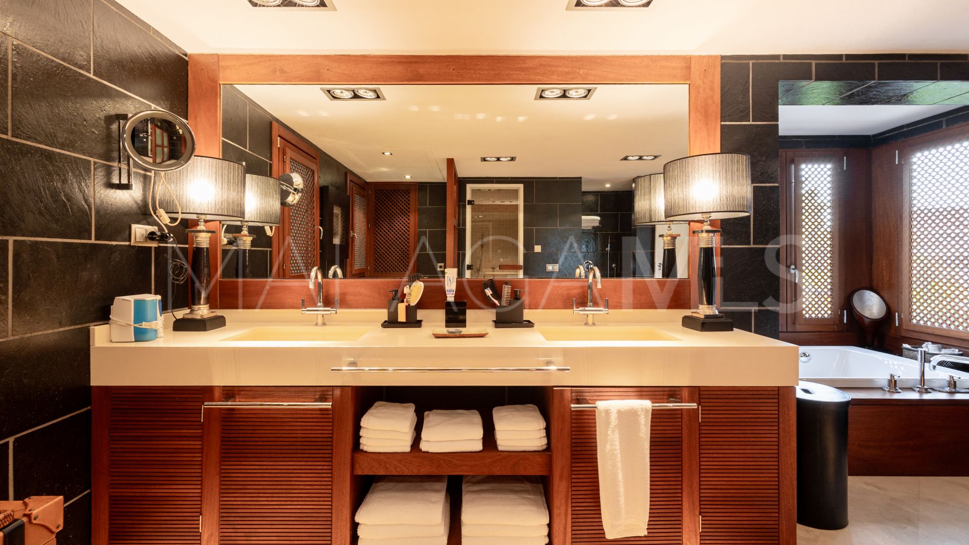 Villa for sale in Los Monteros