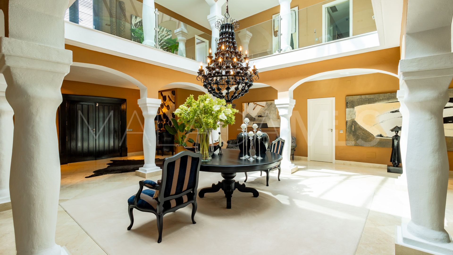 Villa for sale in Los Monteros