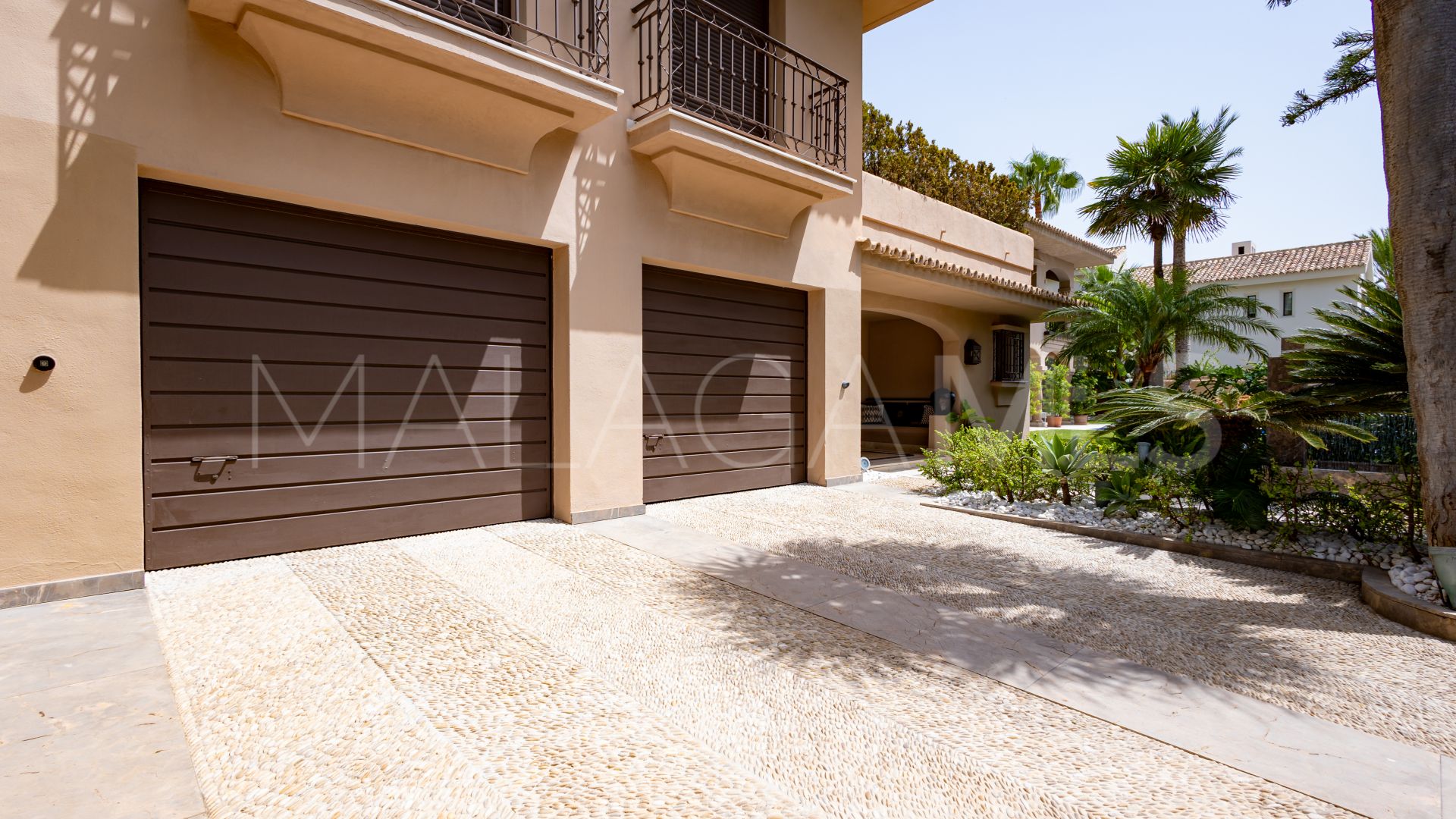 Villa for sale in Los Monteros