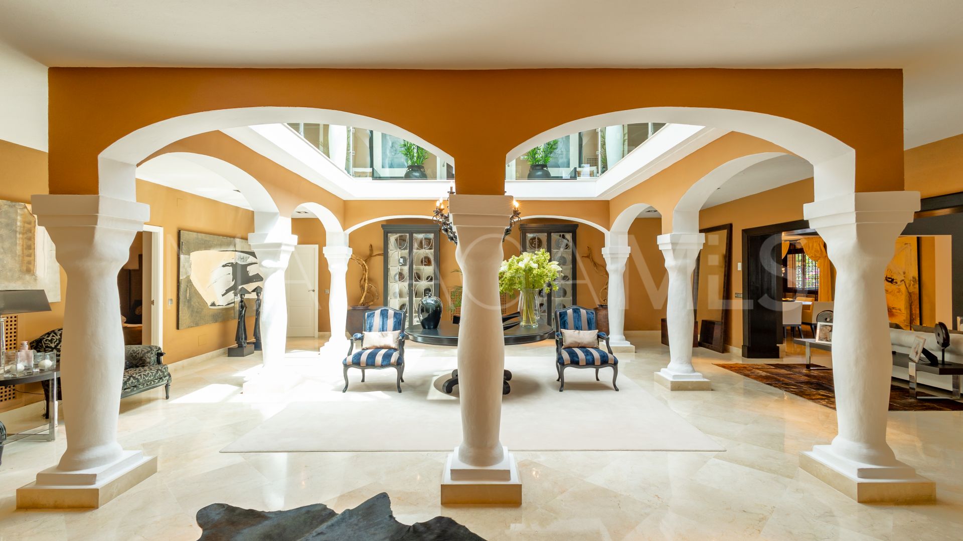 Villa for sale in Los Monteros