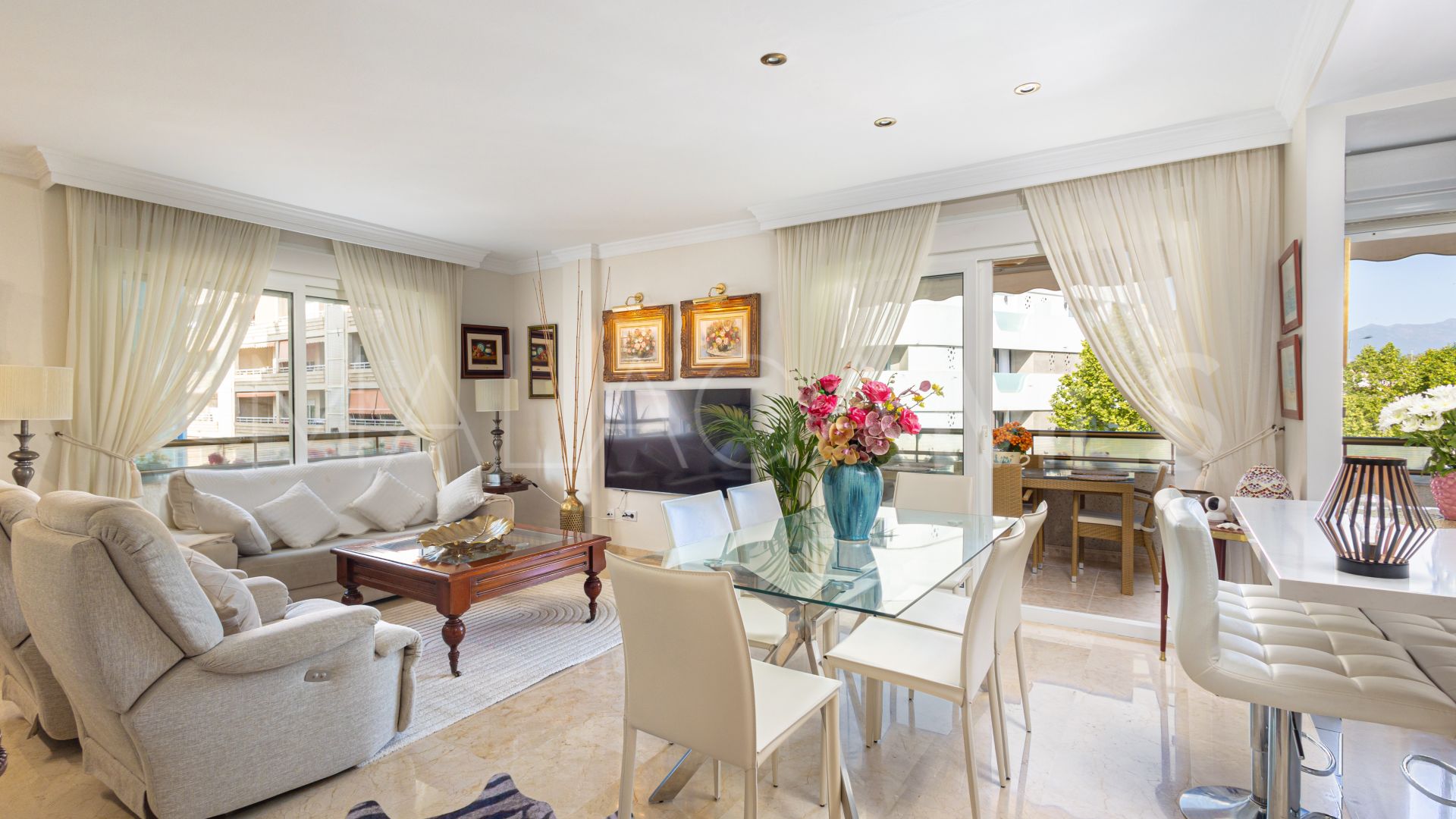 Duplex penthouse for sale in Marbella Centro
