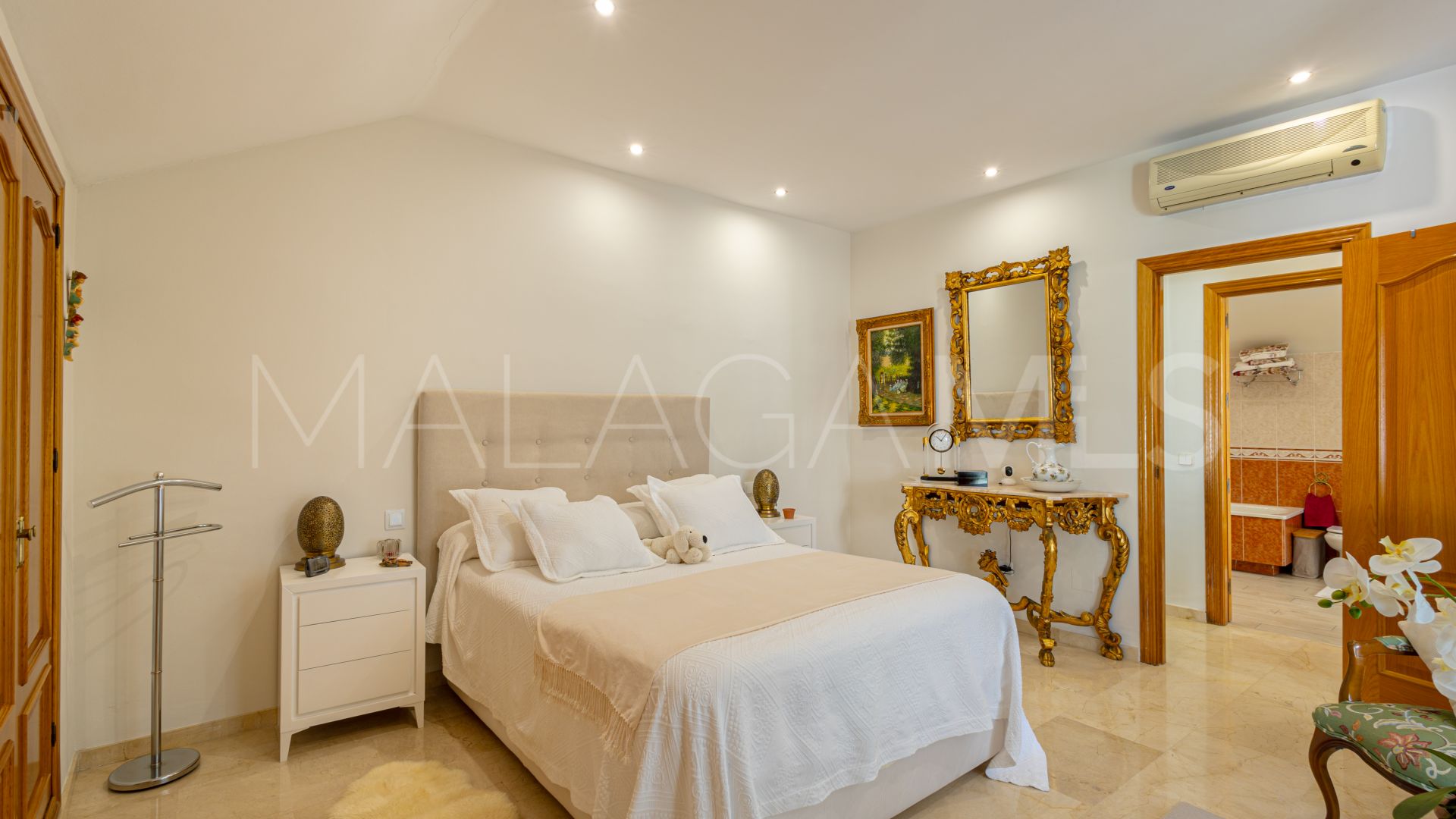 Duplex penthouse for sale in Marbella Centro