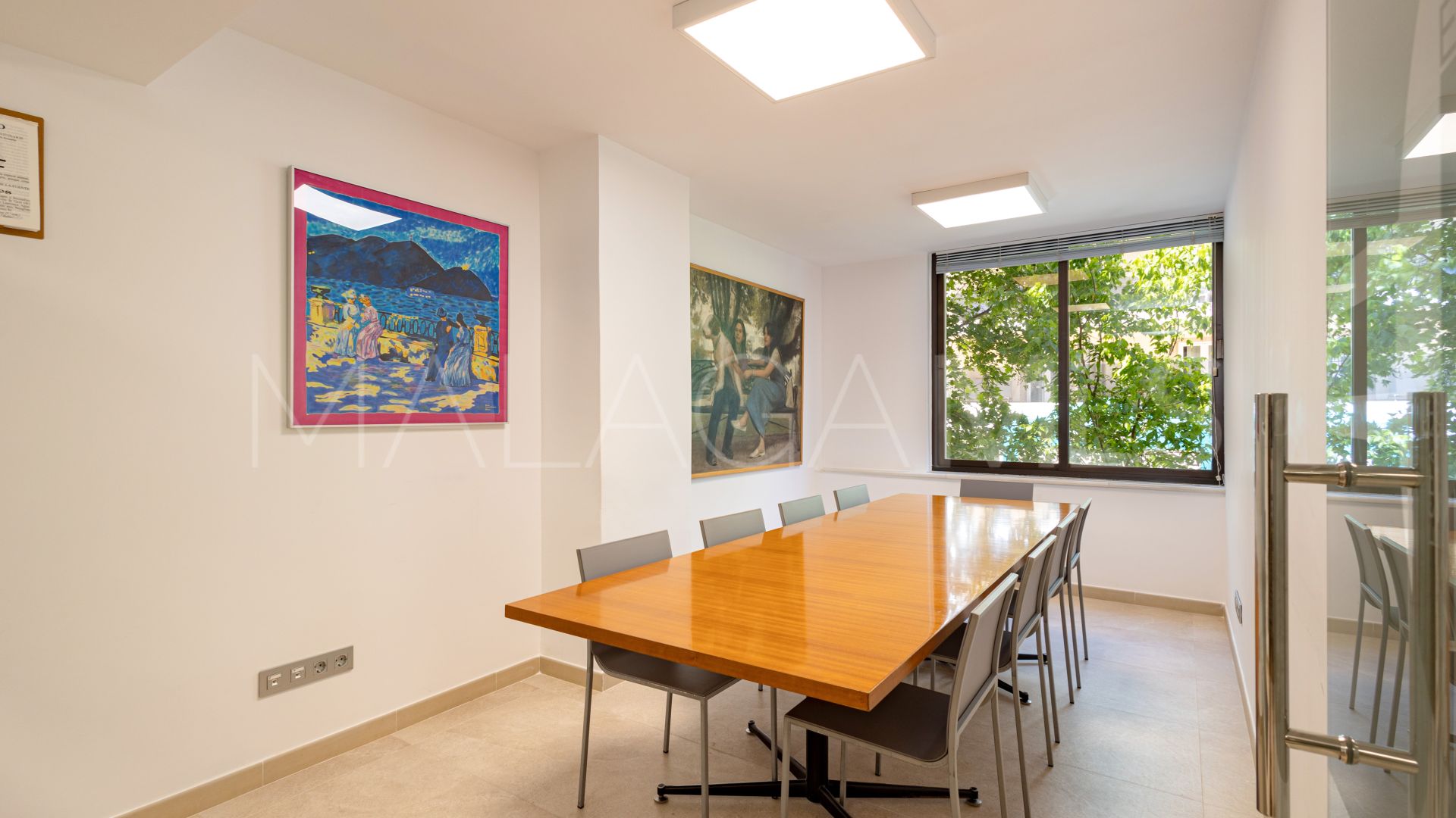 Local comercial with 5 bedrooms a la venta in Marbella