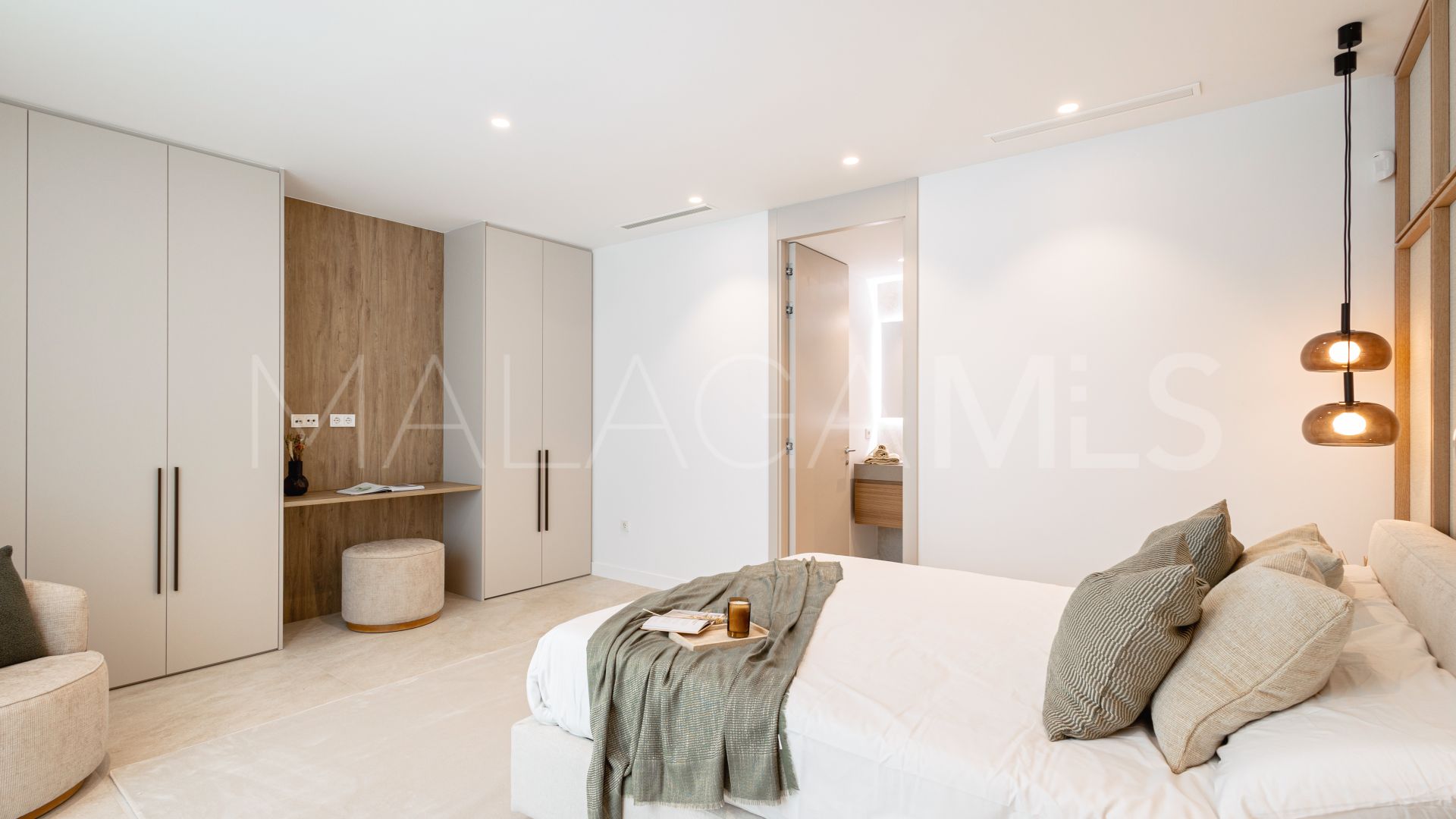 Villa for sale in Nueva Andalucia