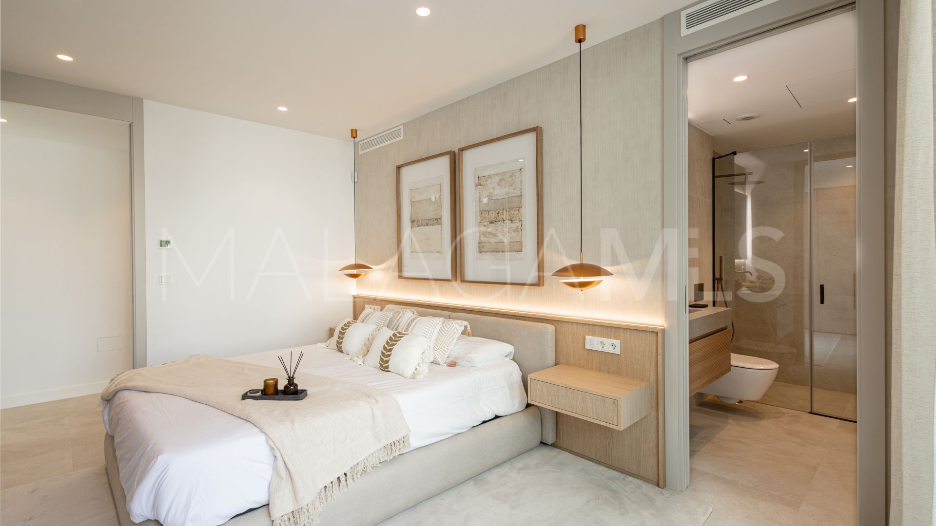 Villa for sale in Nueva Andalucia