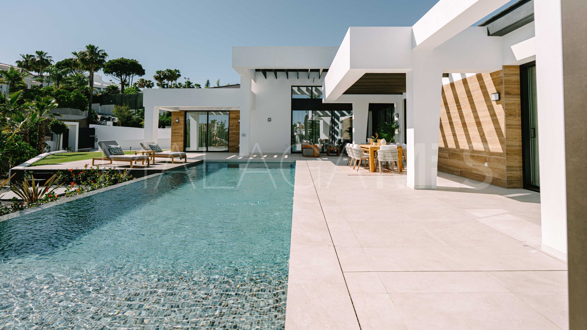 Villa for sale in Nueva Andalucia