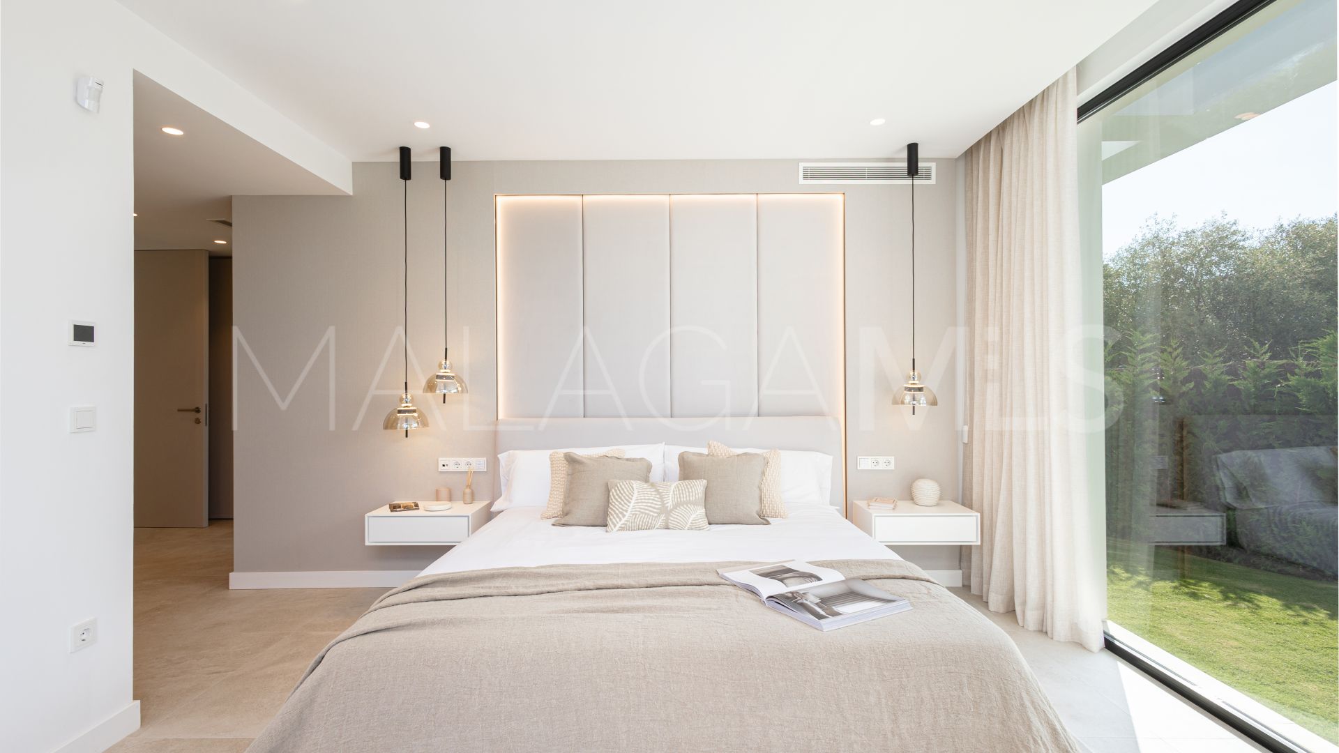 Villa for sale in Nueva Andalucia