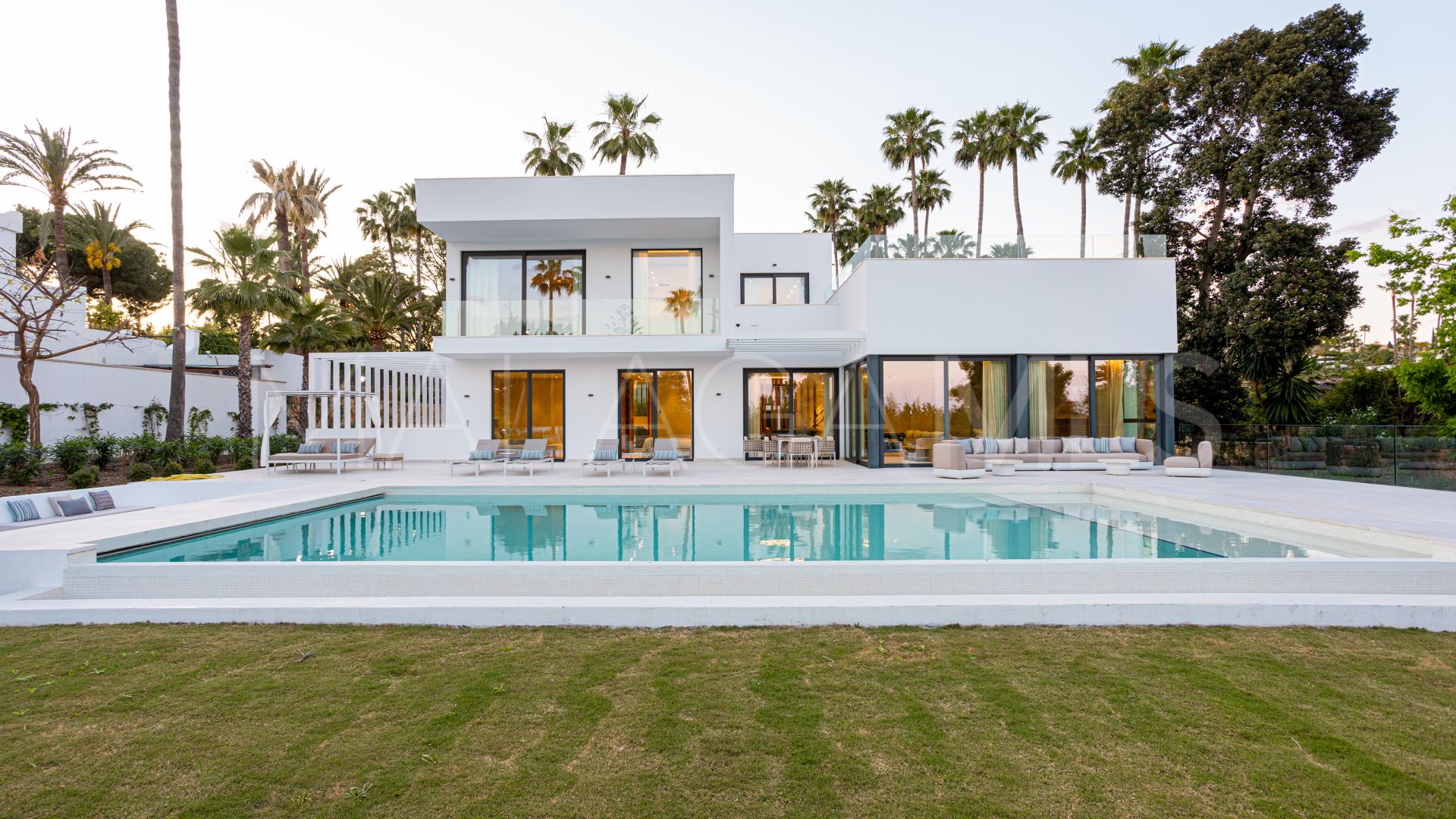 Villa for sale in Paraiso Alto
