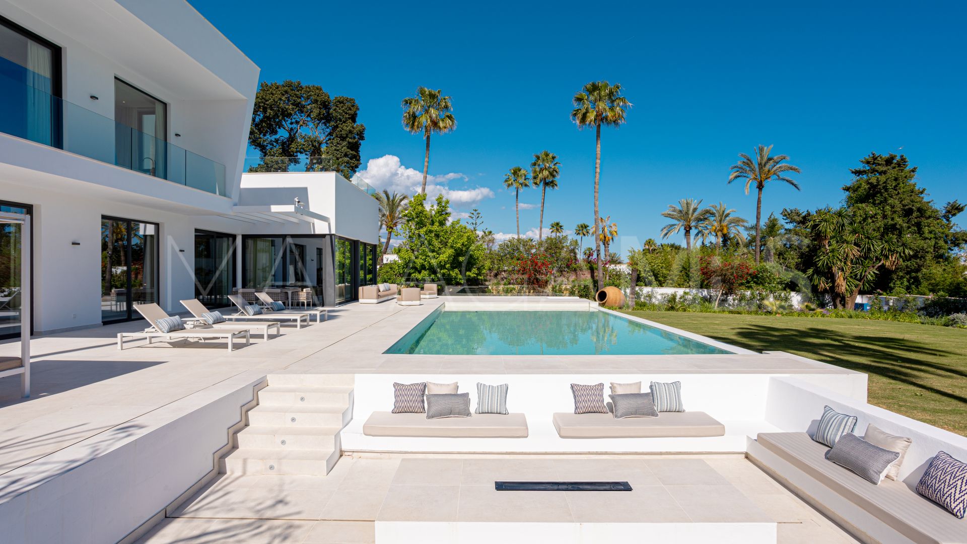 Villa for sale in Paraiso Alto